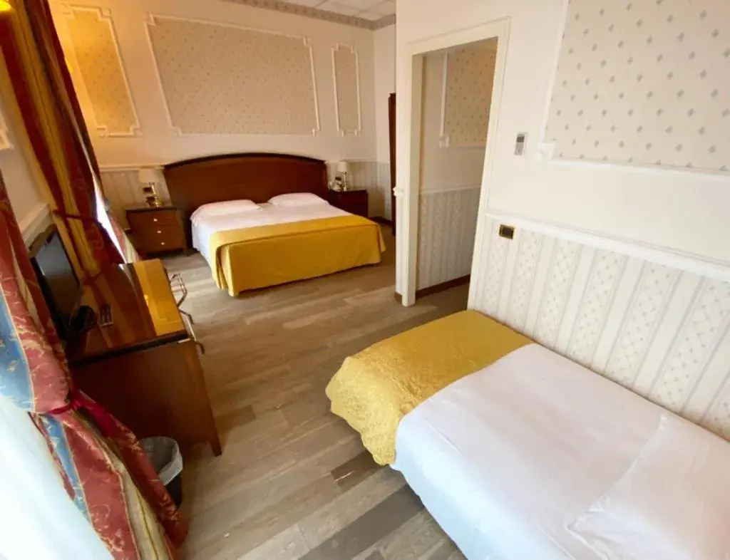 Bedroom, Bed in Grand Hotel Regina Salsomaggiore