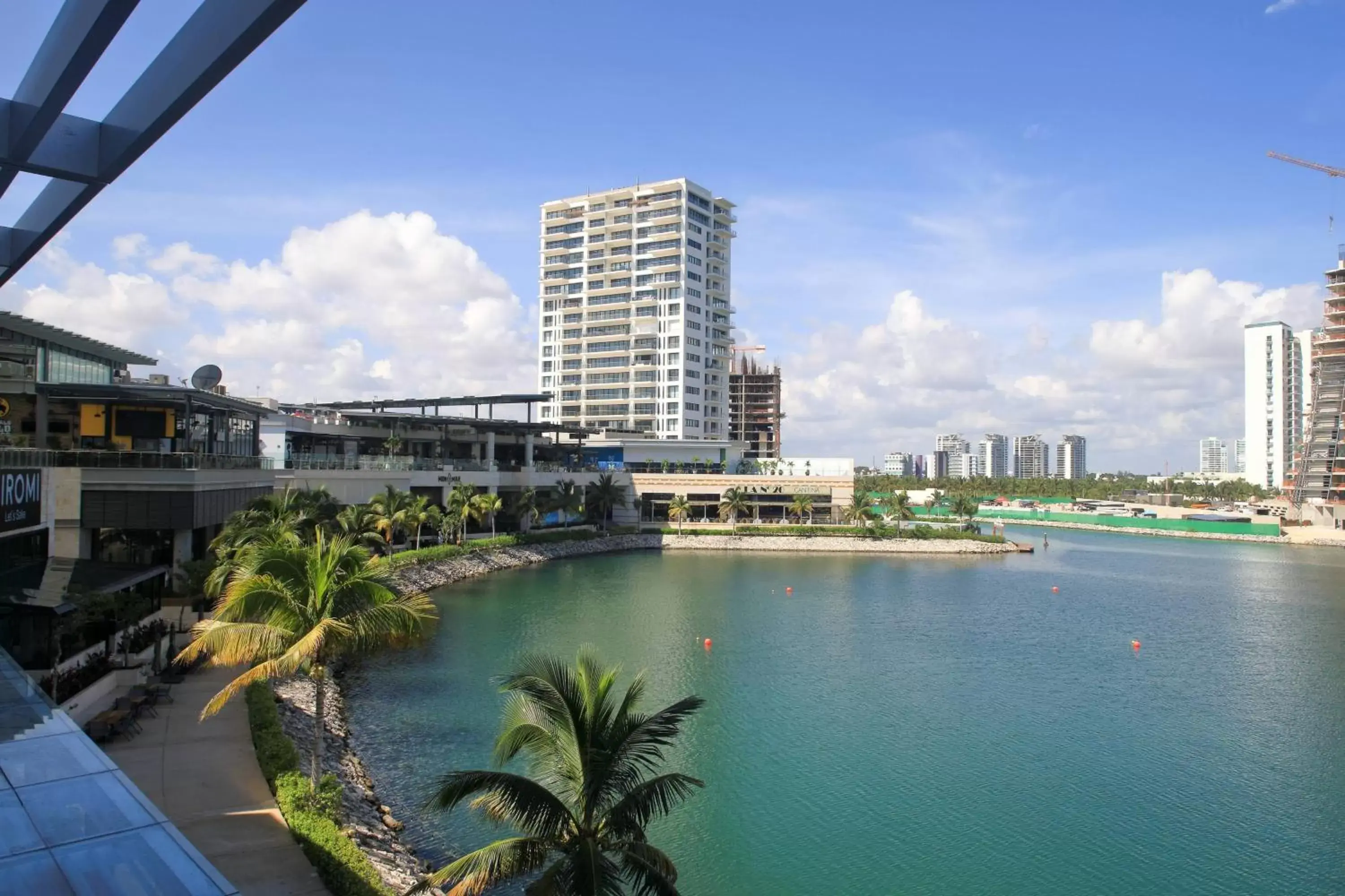 Photo of the whole room in Renaissance Cancun Resort & Marina