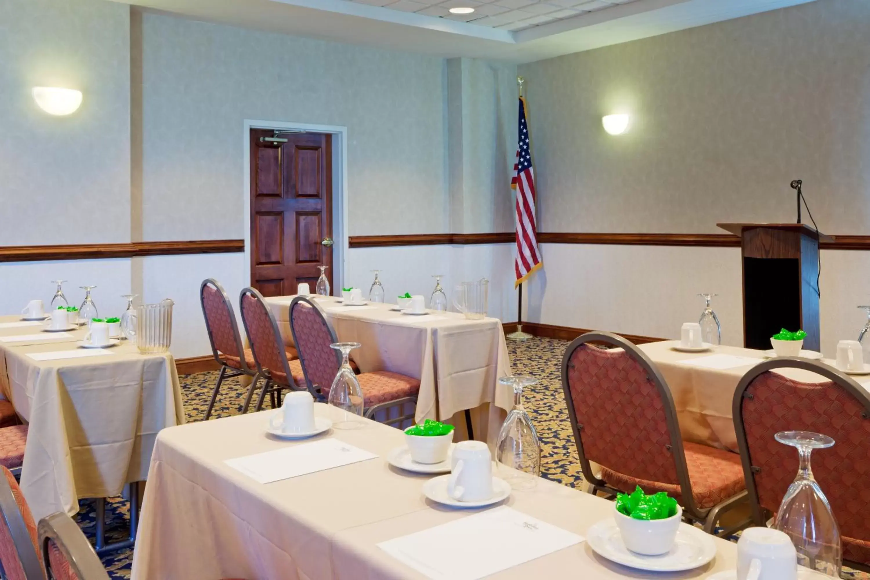 Meeting/conference room, Restaurant/Places to Eat in Holiday Inn & Suites Ocean City, an IHG Hotel