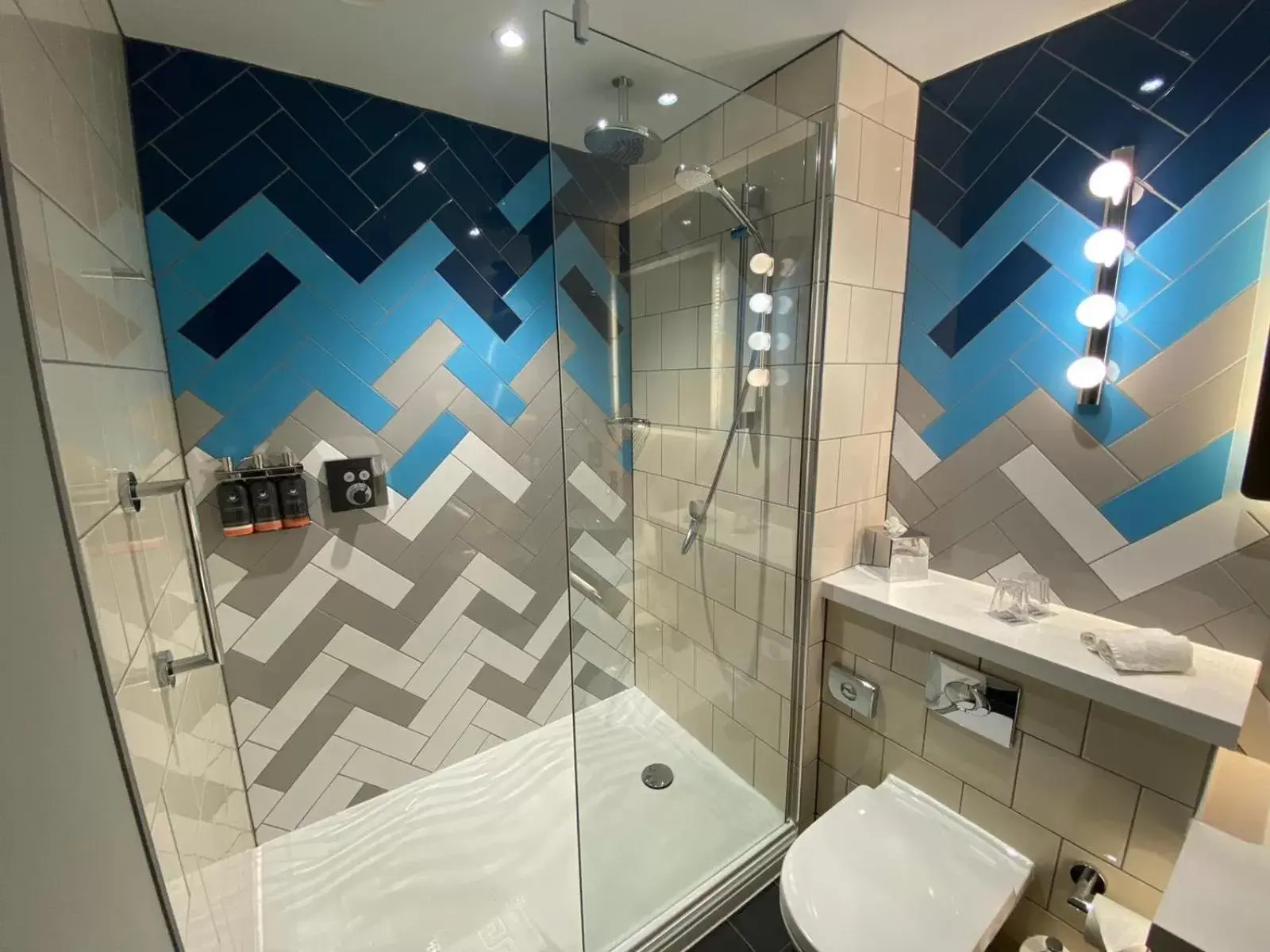 Shower, Bathroom in Hotel Indigo - Cardiff, an IHG Hotel