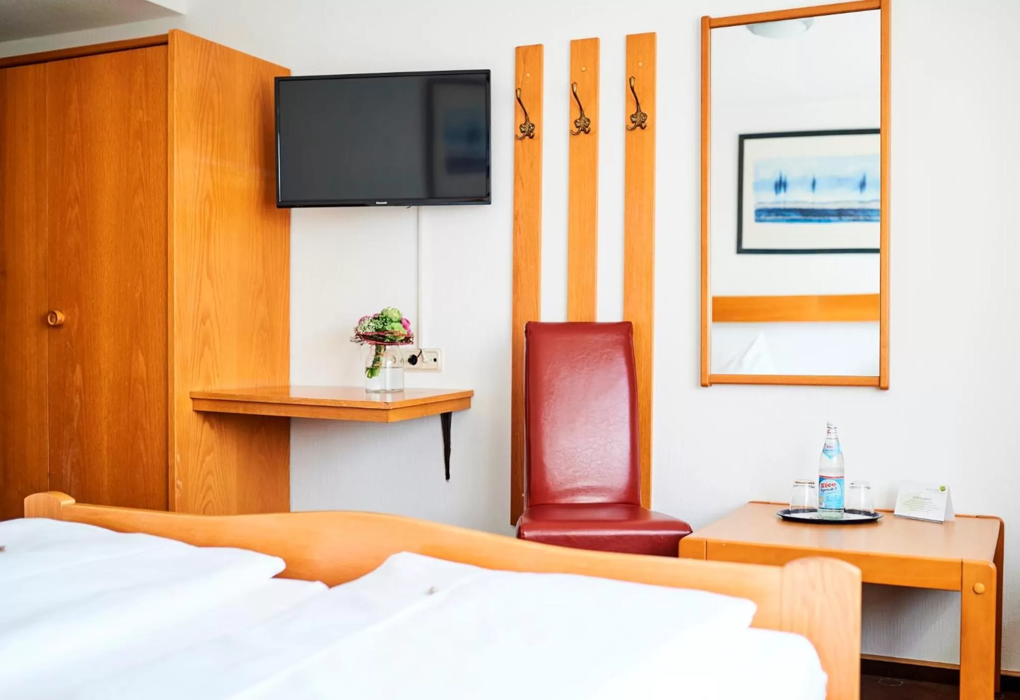 Photo of the whole room, Bed in ALTE LINDE Landhotel & Restaurant