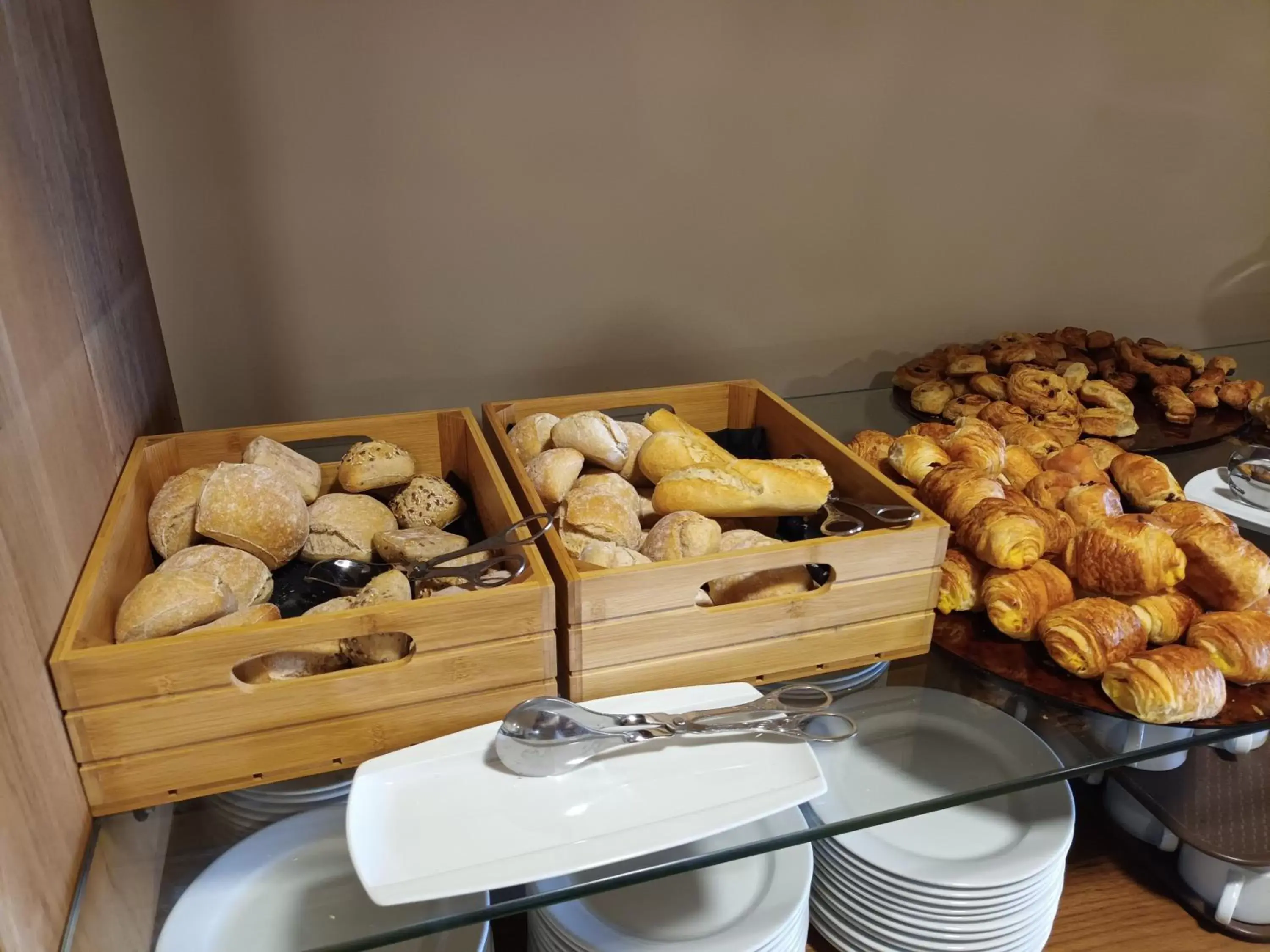 Buffet breakfast, Food in Vilar Oporto Hotel