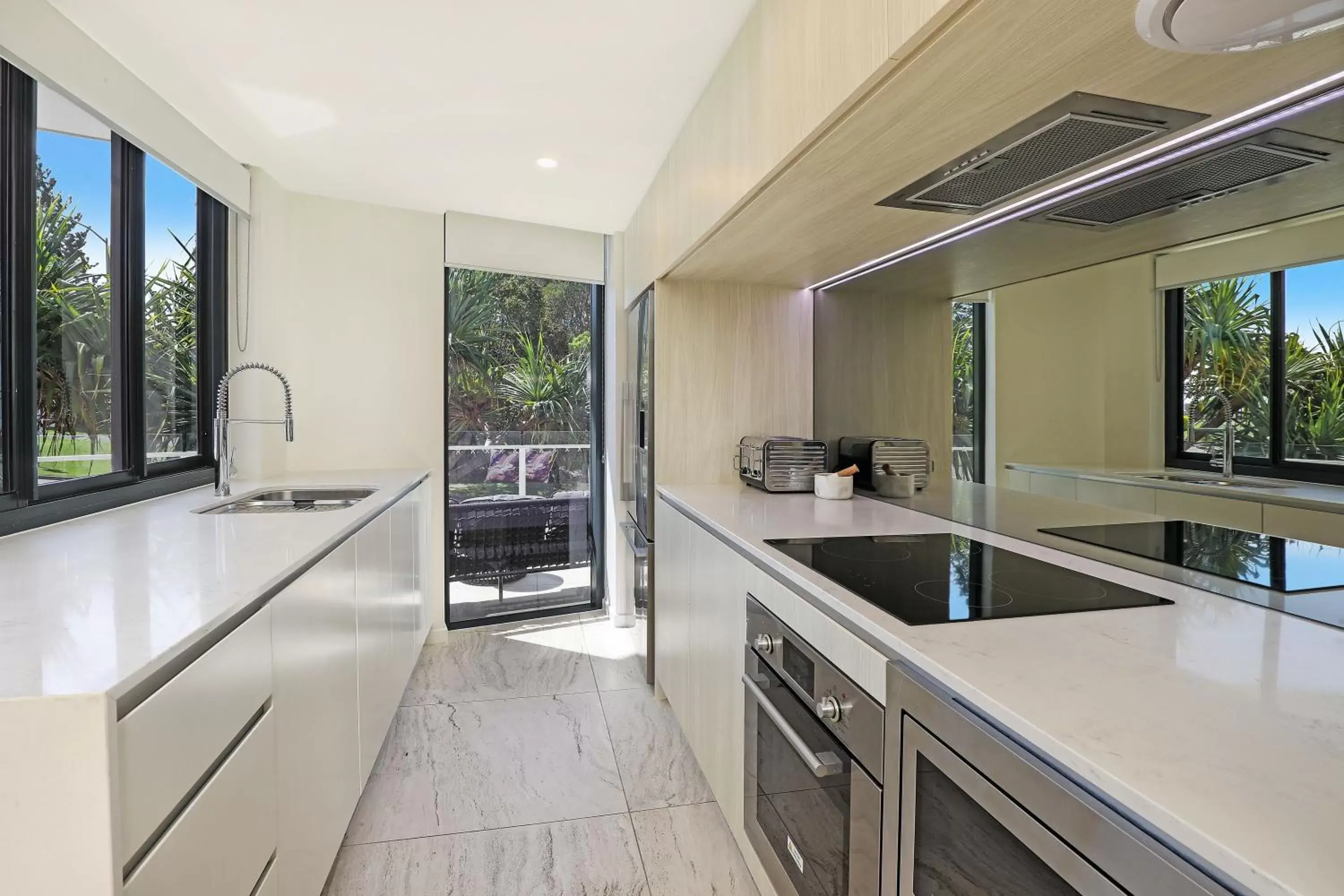 Kitchen or kitchenette, Kitchen/Kitchenette in Breeze Mooloolaba, Ascend Hotel Collection