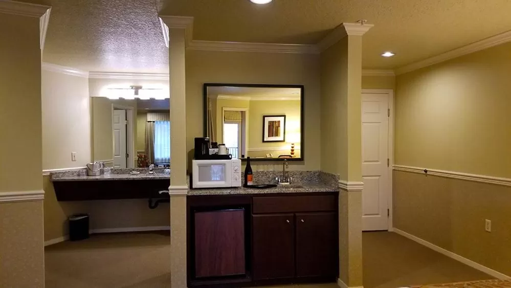 Kitchen/Kitchenette in Century Hotel