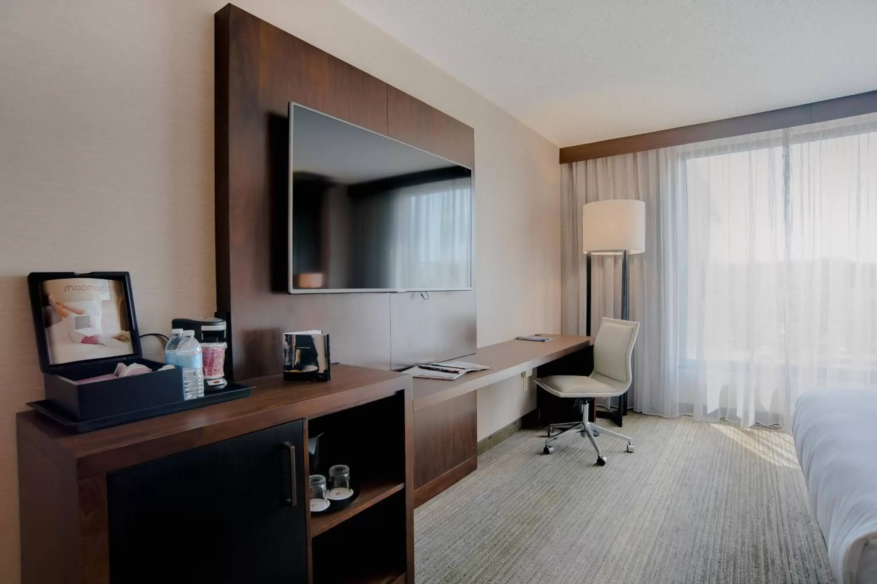 Photo of the whole room, TV/Entertainment Center in Richmond Marriott Short Pump