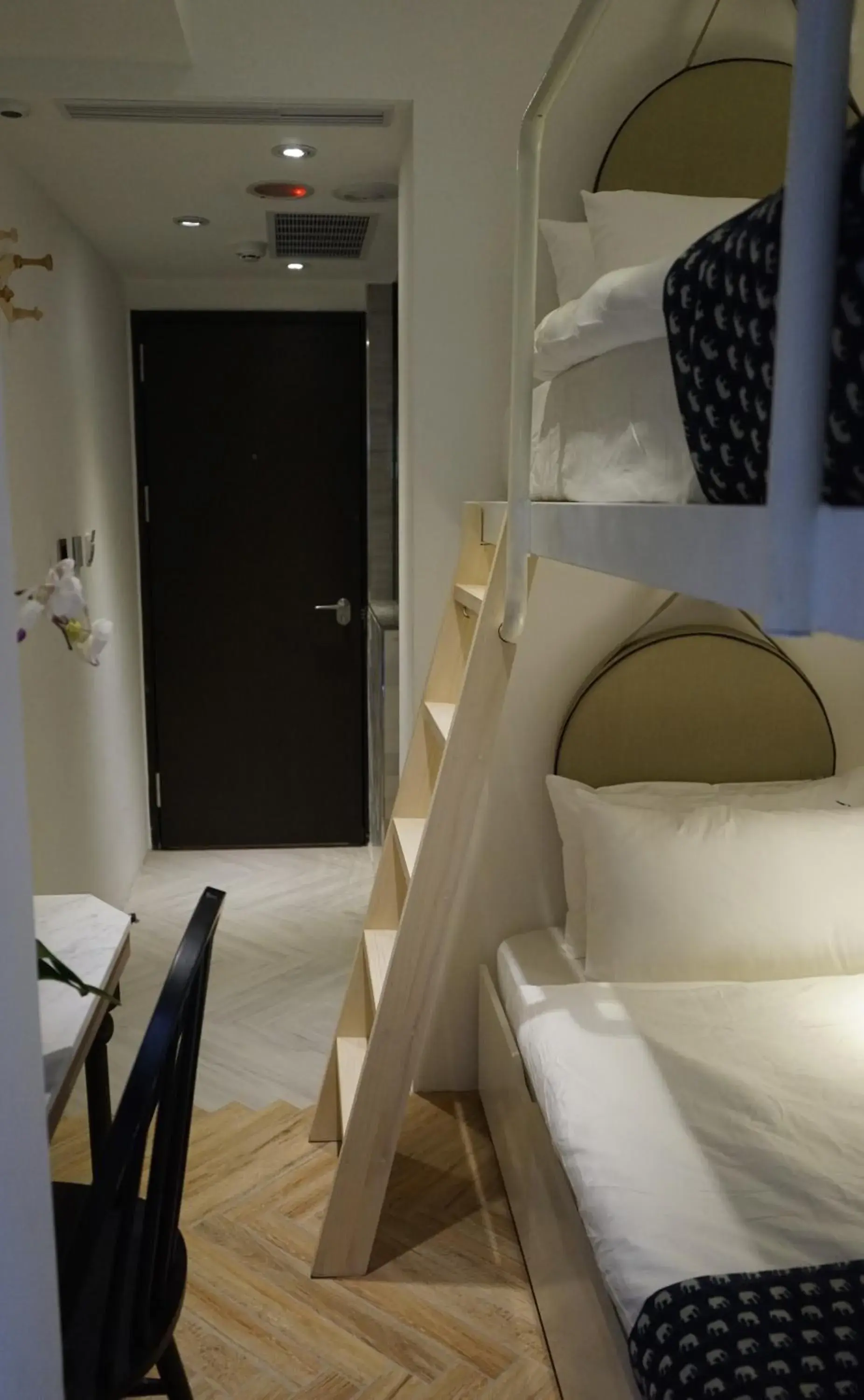 Junior Bunk Bed Room with Private Bathroom in Nihao Cafe Hotel