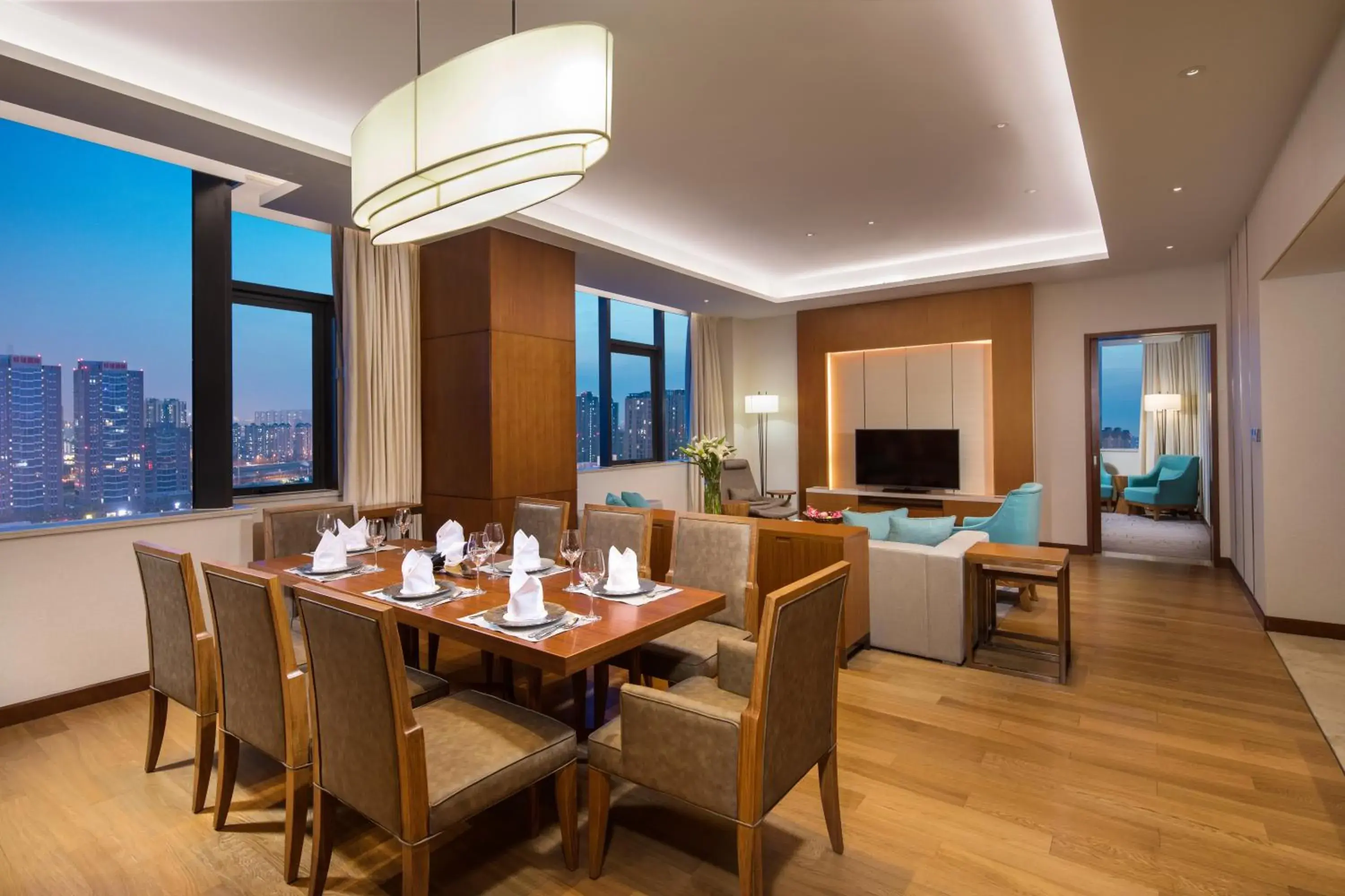 Living room, Dining Area in Holiday Inn Tianjin Xiqing, an IHG Hotel