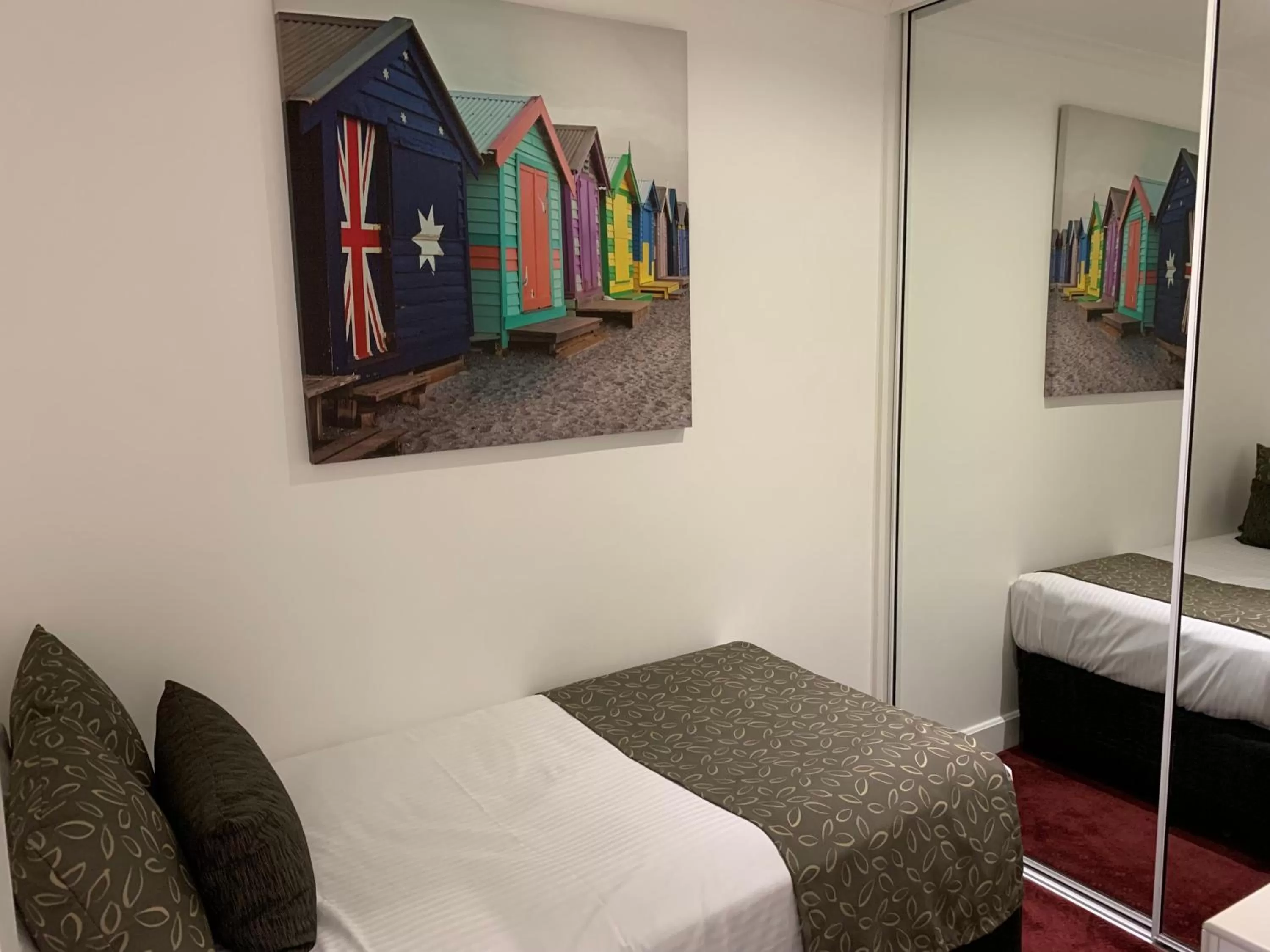 Bedroom in Ensenada Motor Inn and Suites