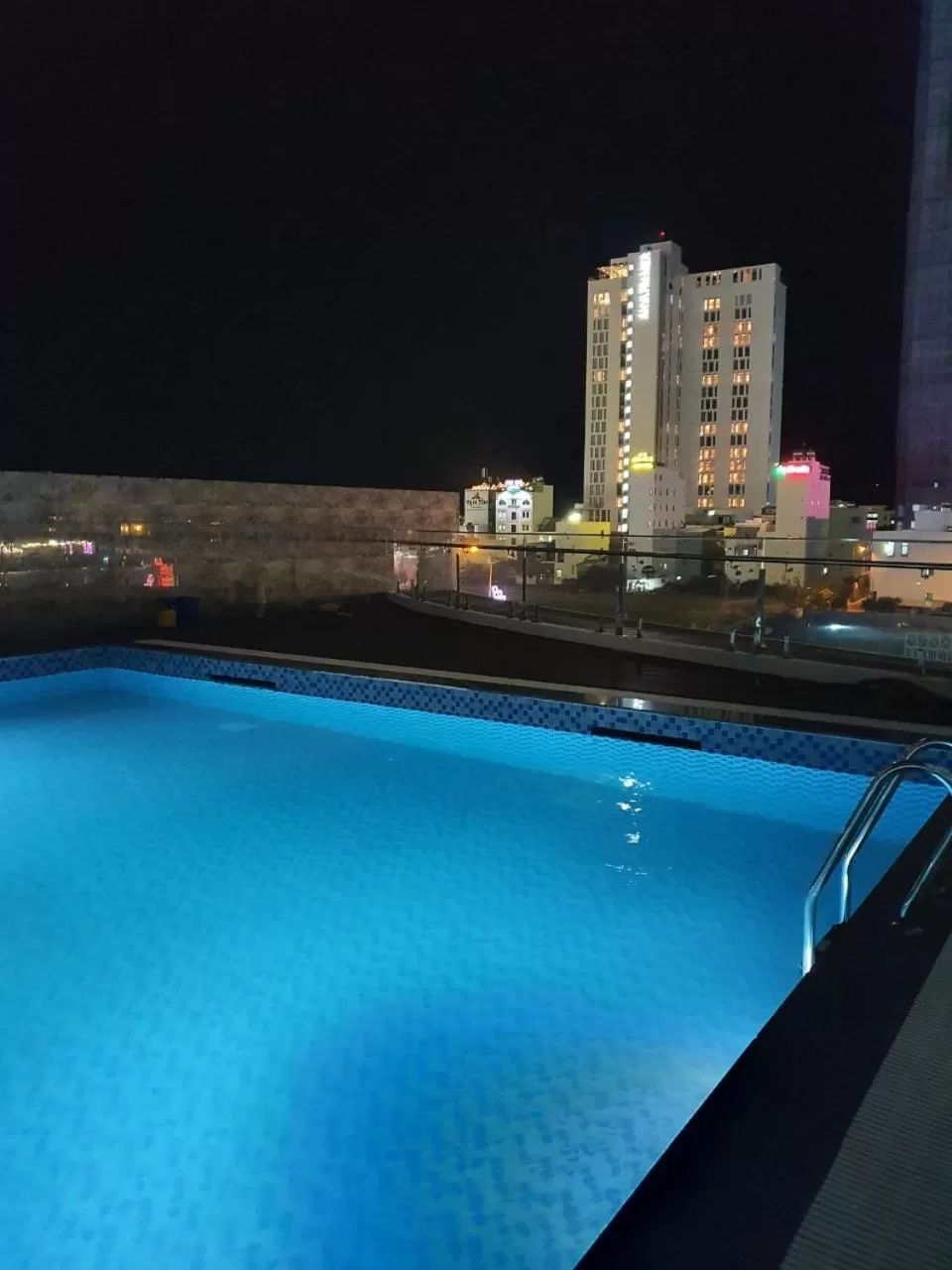 Pool view in FLC Sea Tower Quy Nhơn - Homostay