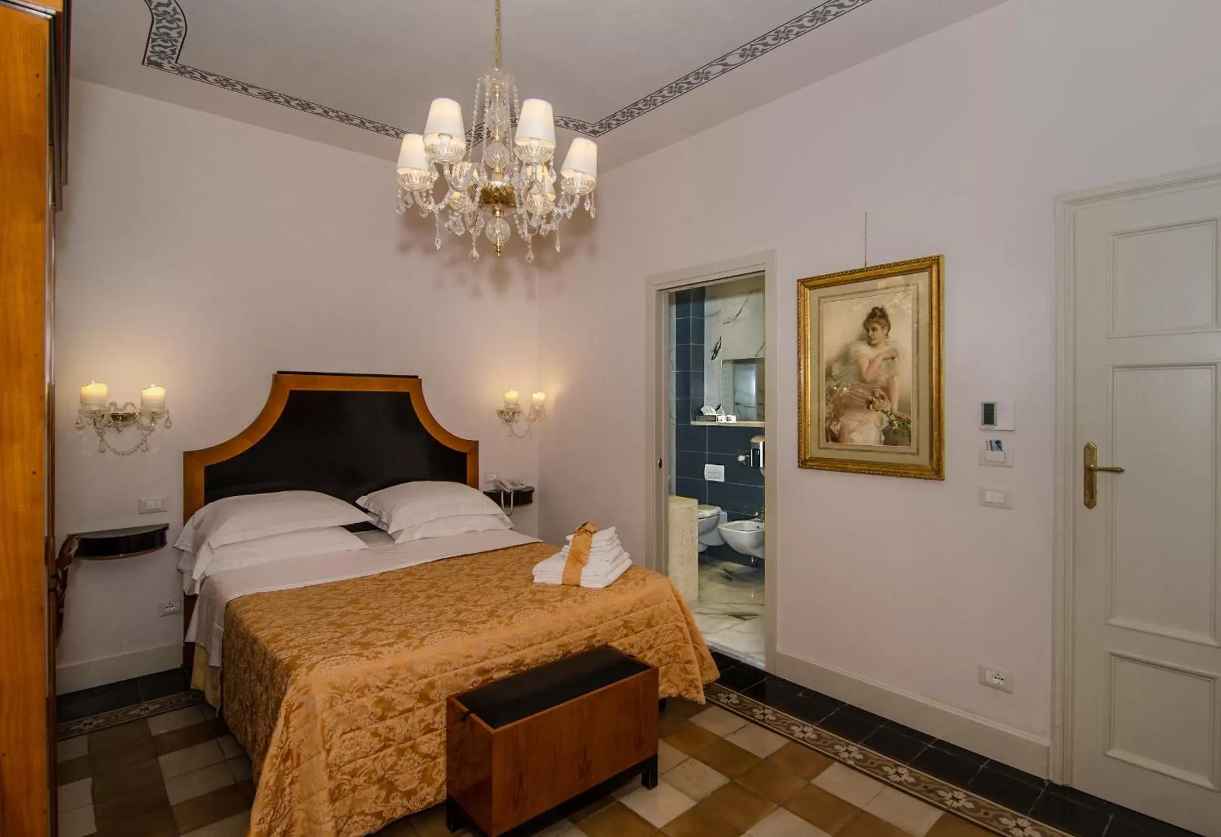 Photo of the whole room, Bed in Lucca in Azzurro Maison de Charme