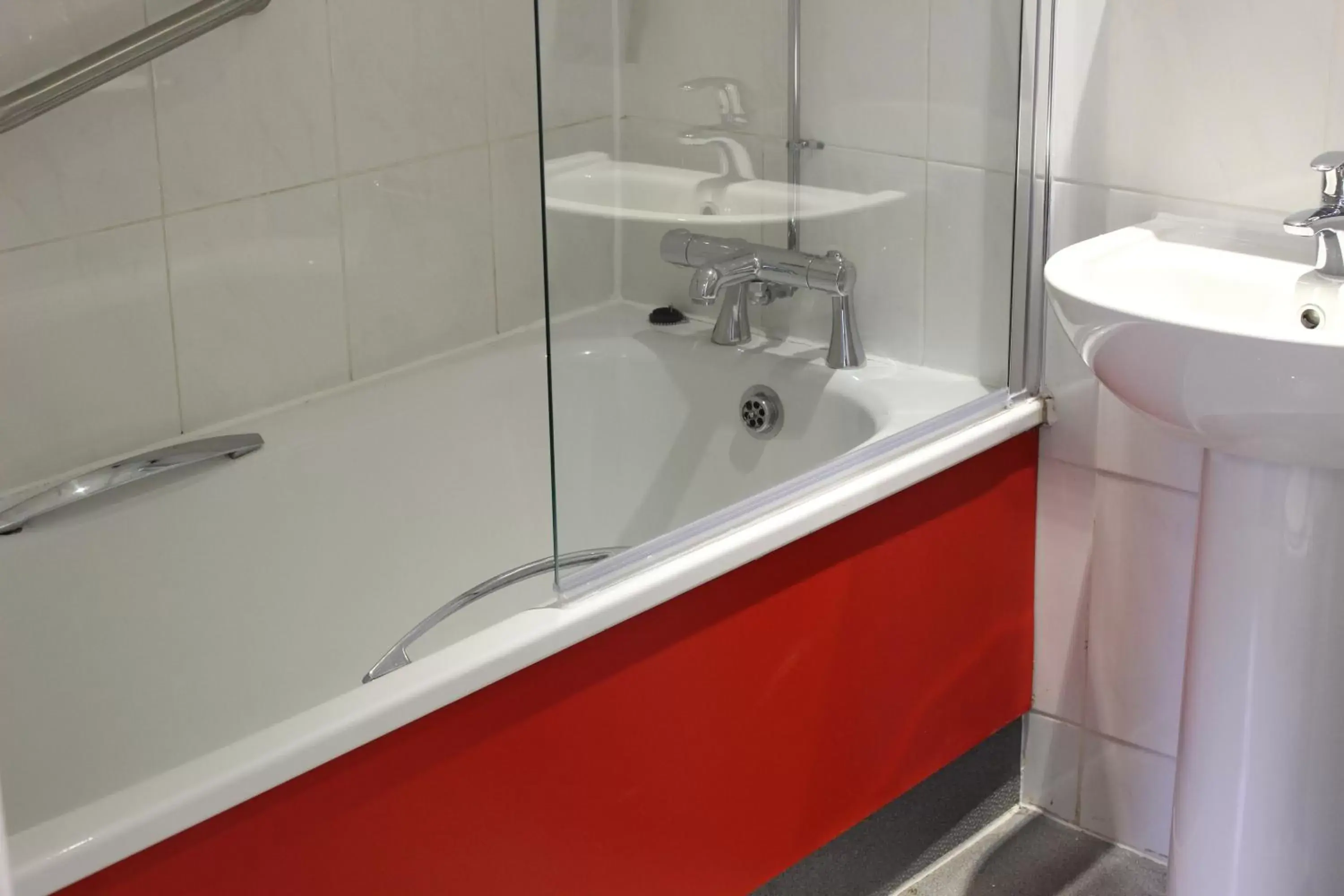 Bathroom in Cityroomz Edinburgh