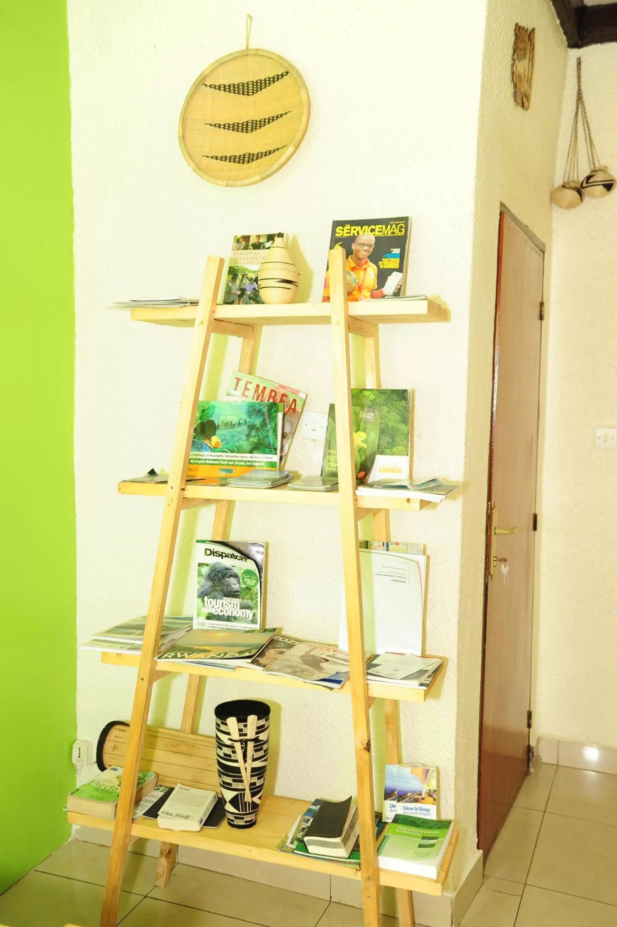 Library in INZOZI AFRICA HOUSE B&B- Kacyiru