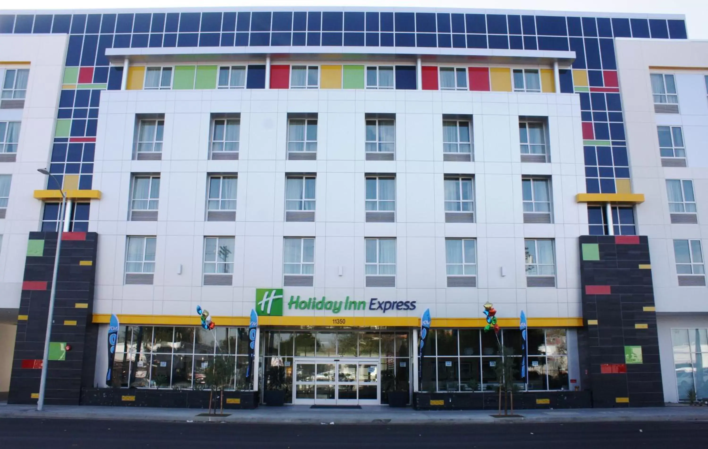 Lobby or reception, Property Building in Holiday Inn Express North Hollywood - Burbank Area, an IHG Hotel