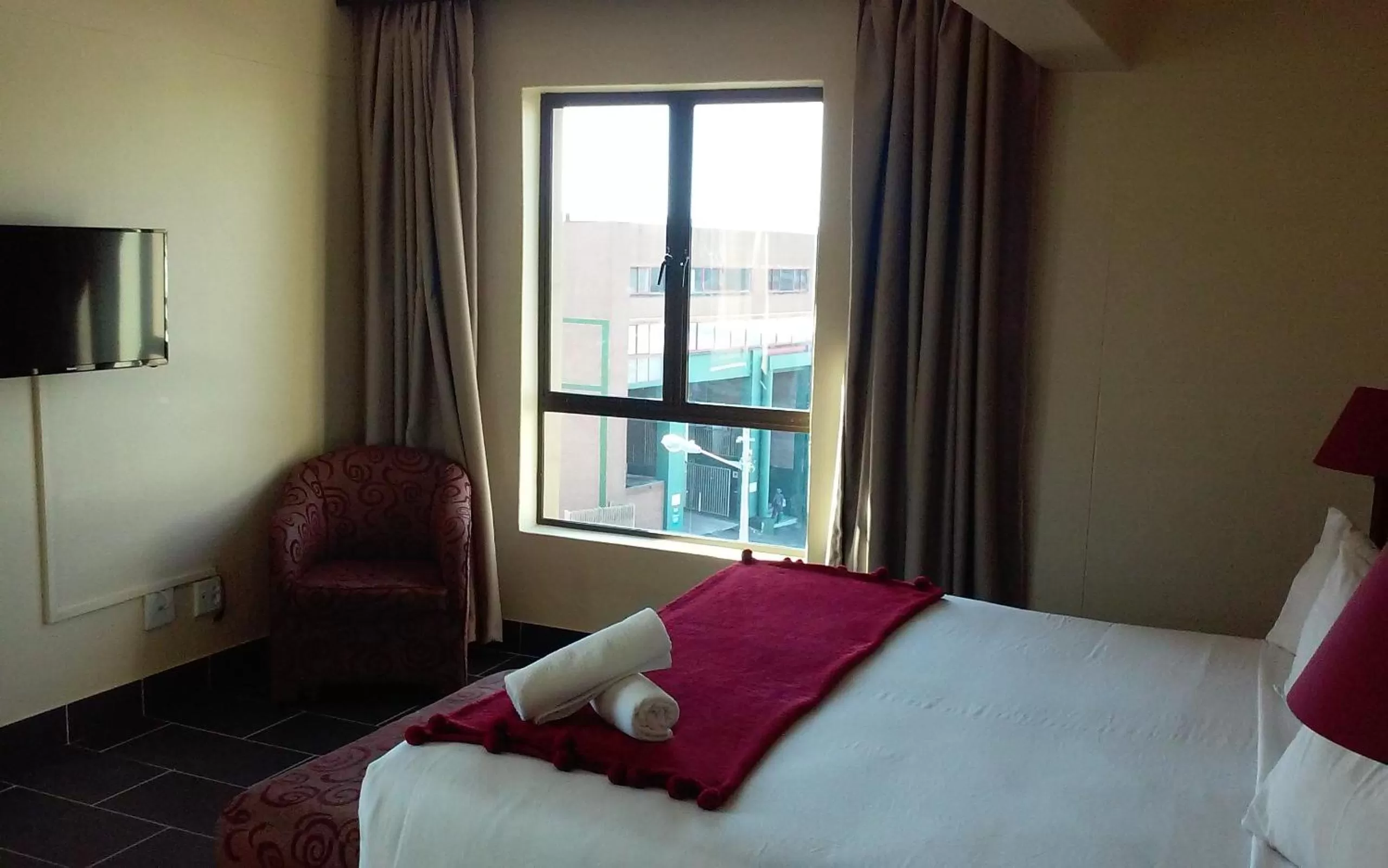 TV and multimedia, Bed in Grange Gardens Hotel