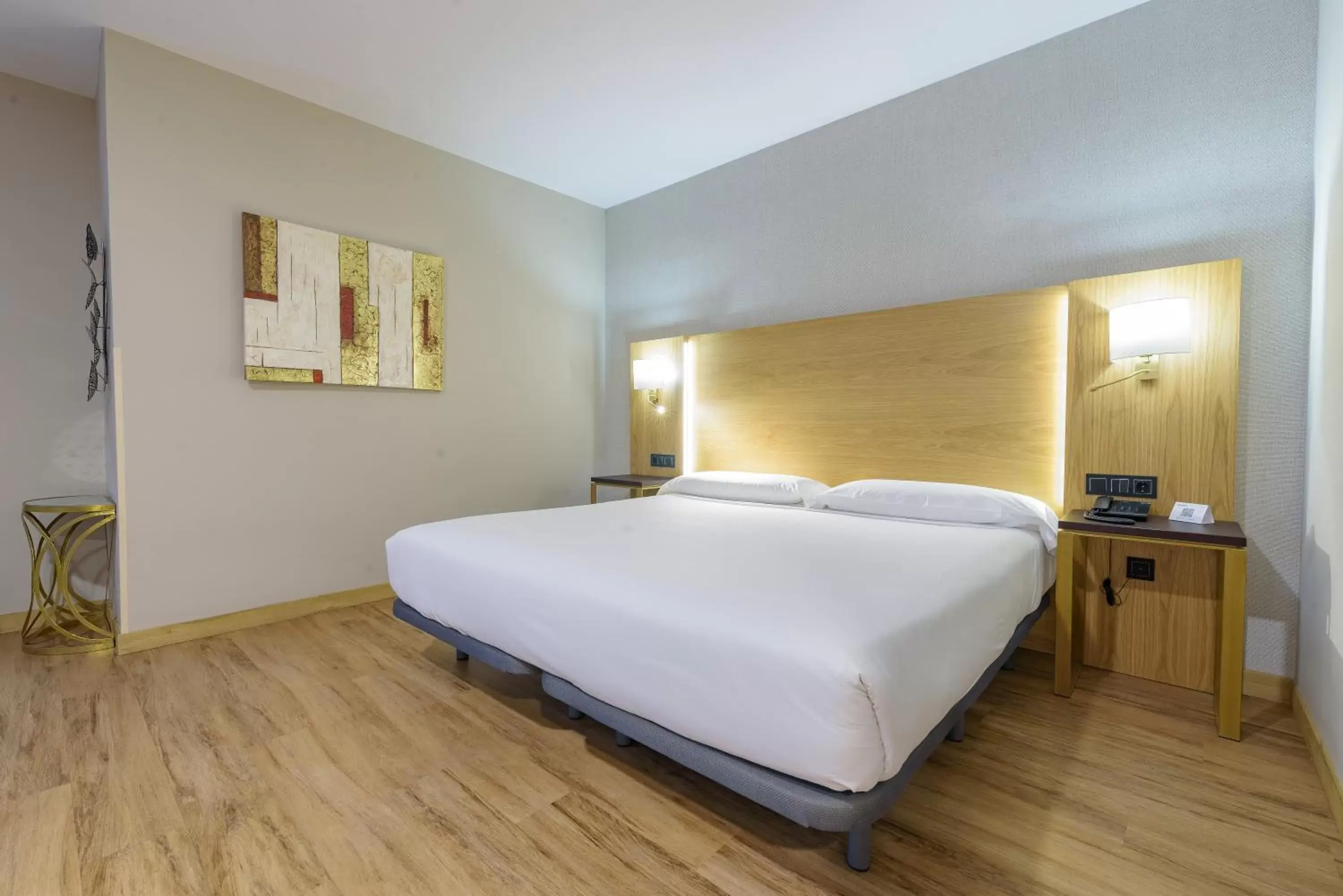 Bedroom, Bed in Hotel Zentral Mayoral