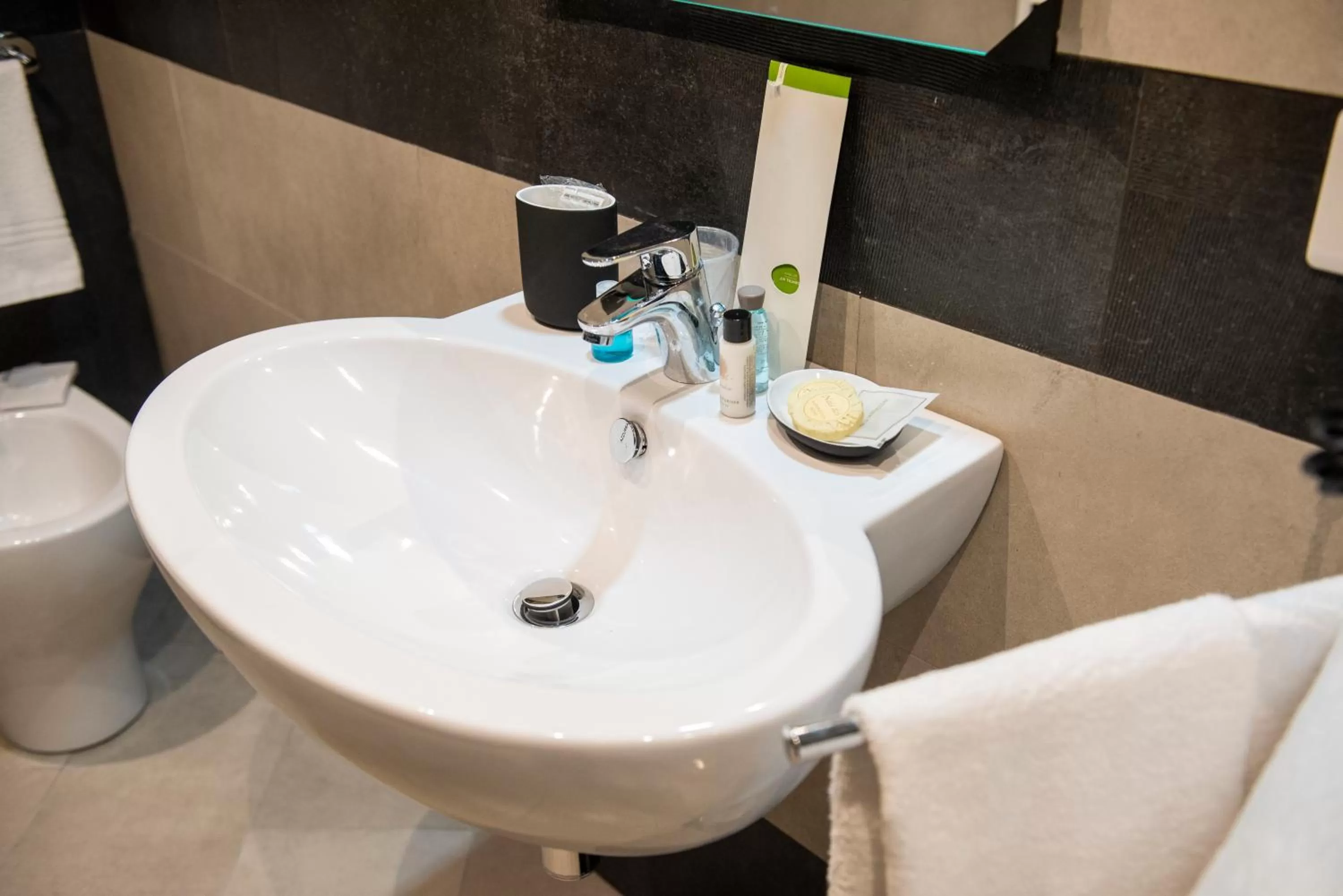 Bathroom in D'amelio'S suites