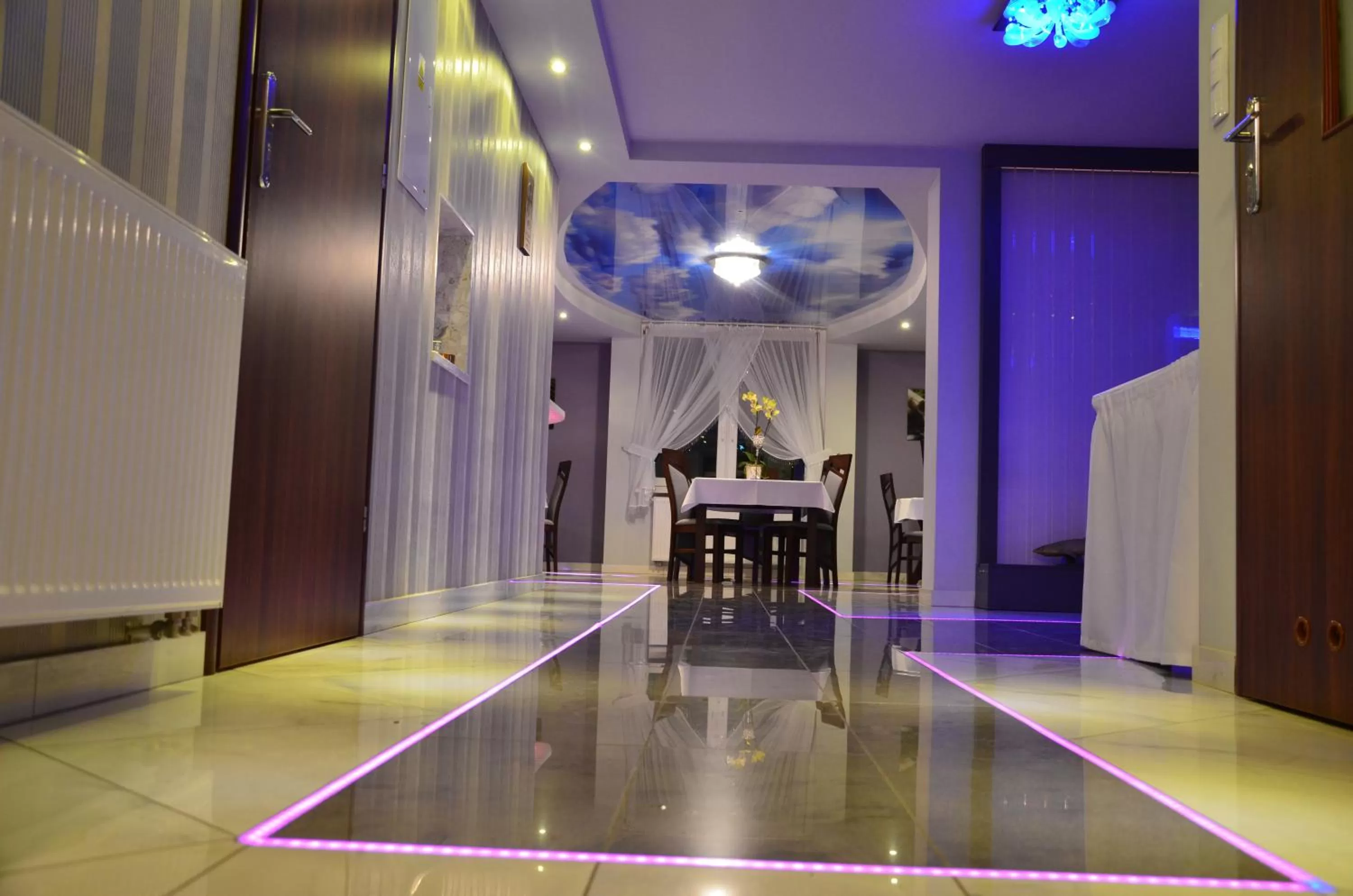 Restaurant/places to eat in Hotel Imperium