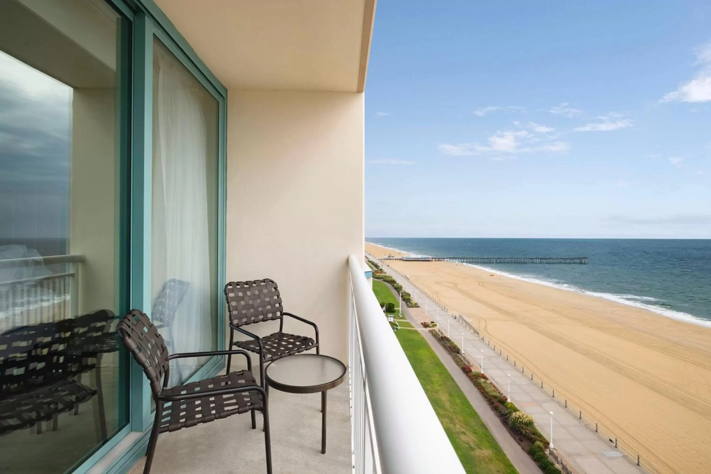 Property building, Balcony/Terrace in Hampton Inn Virginia Beach-Oceanfront South