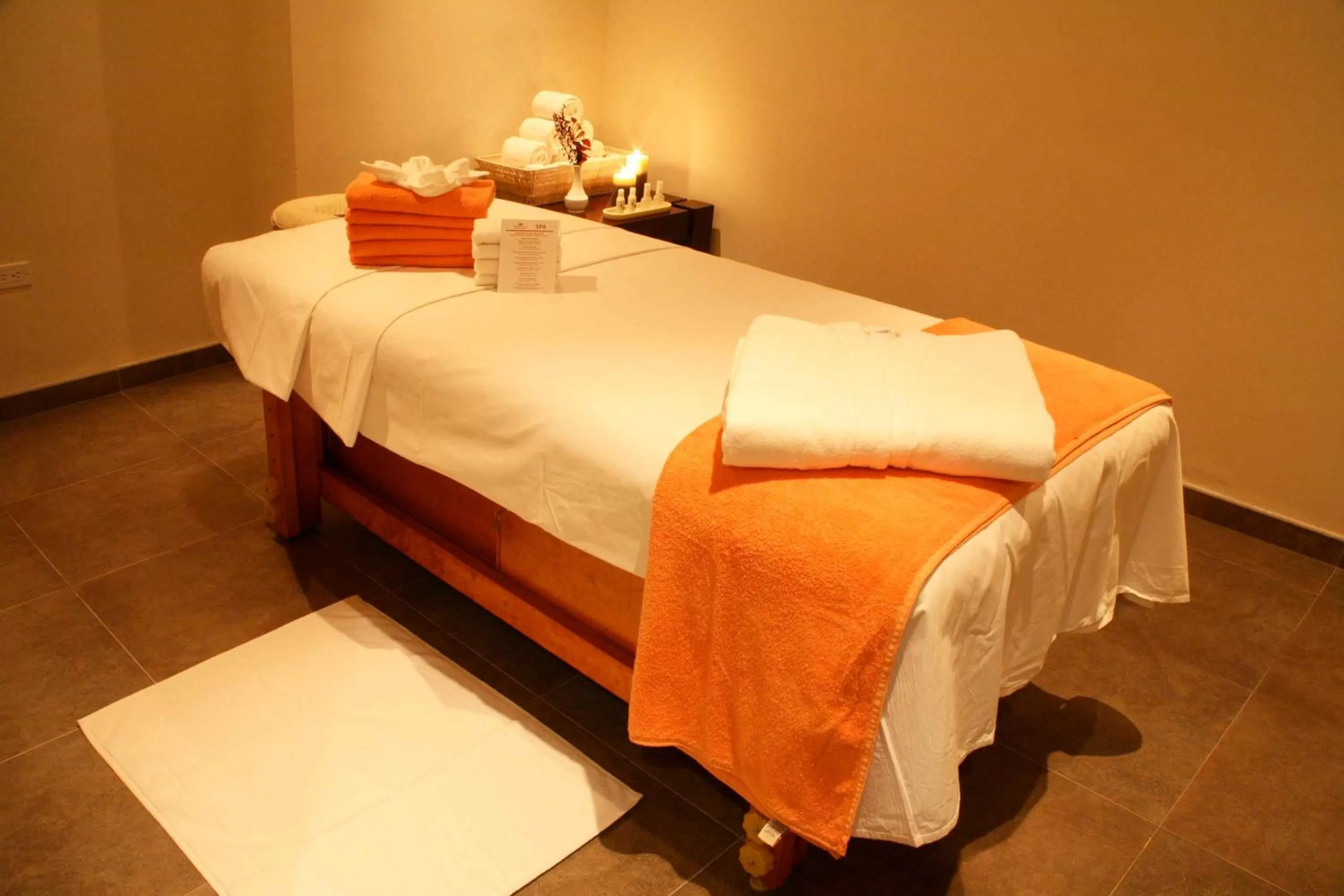Spa and wellness centre/facilities, Bed in Crowne Plaza Monterrey Aeropuerto by IHG