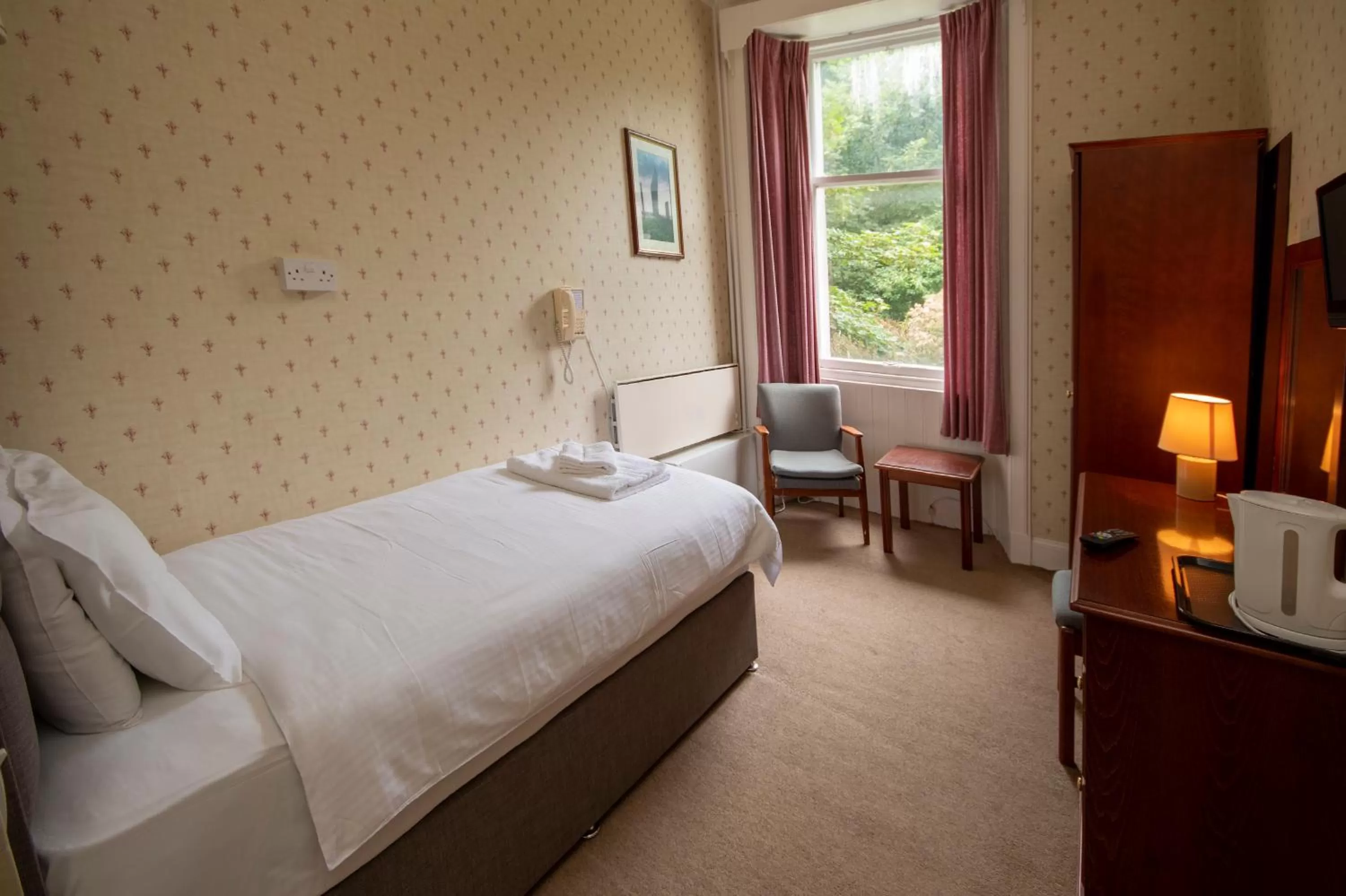 Bed in The Stromness Hotel