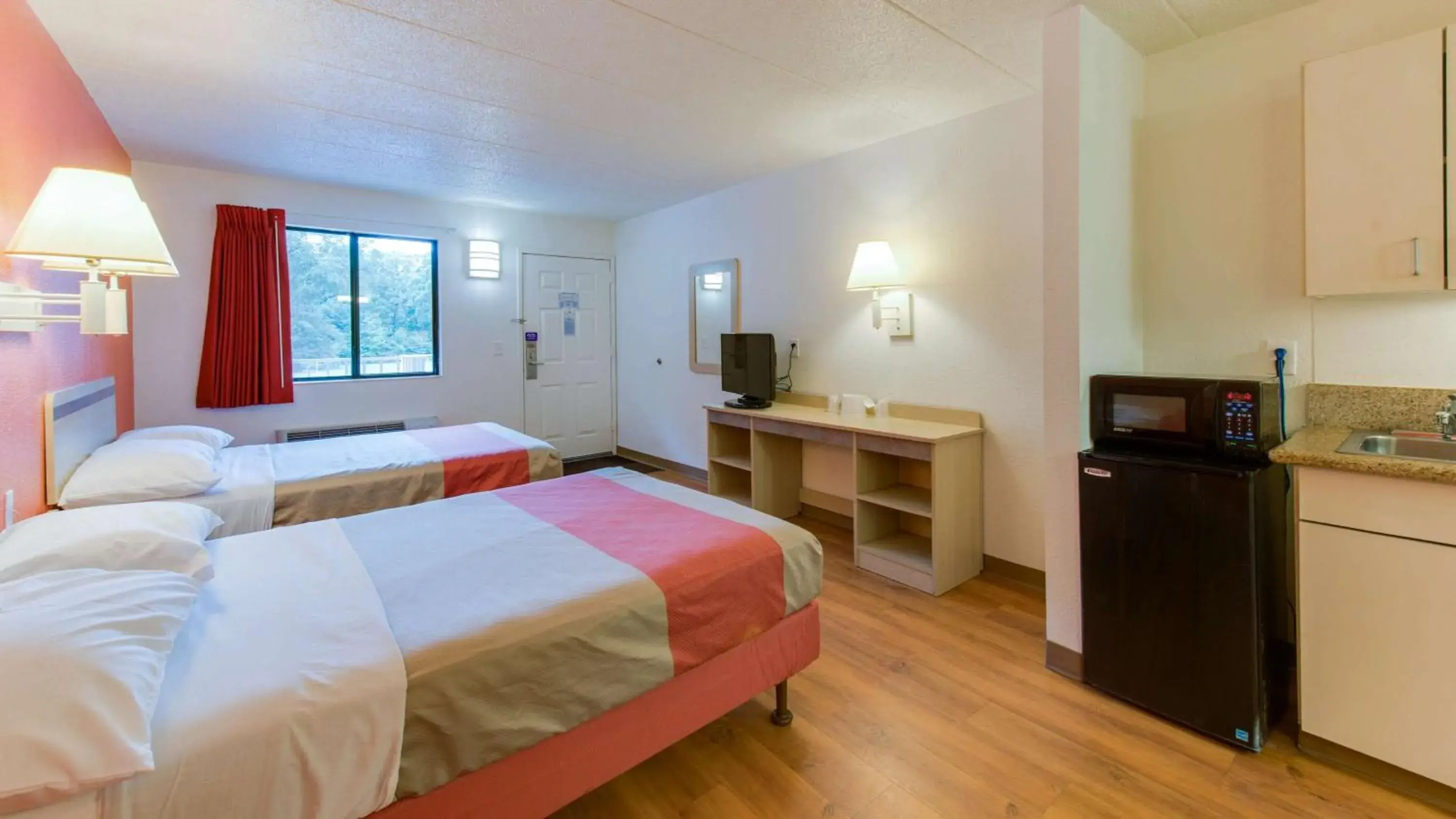 TV and multimedia in Motel 6-Norfolk, VA