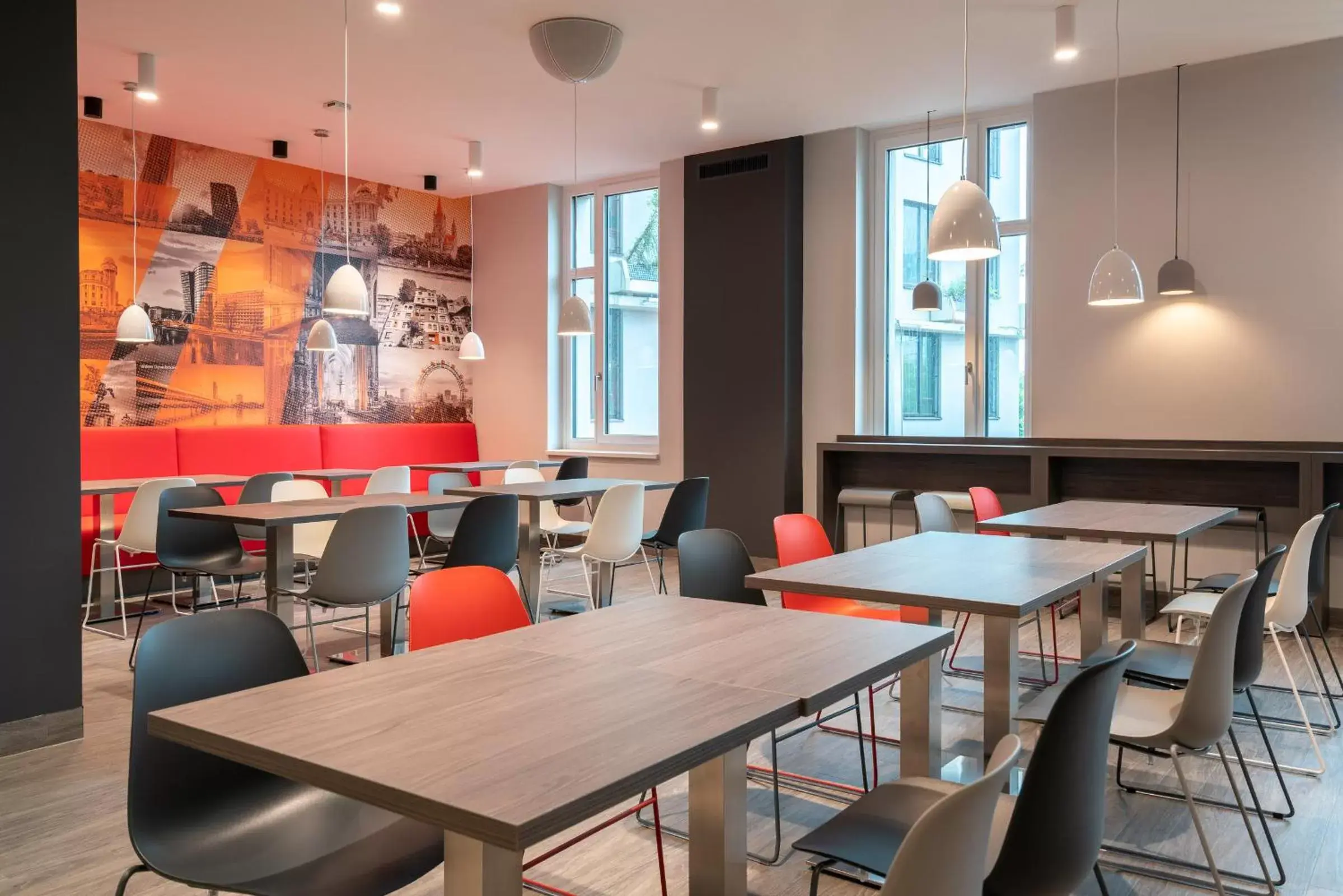 Lounge or bar in Campanile Vienna South Lounge or bar in Campanile Vienna South