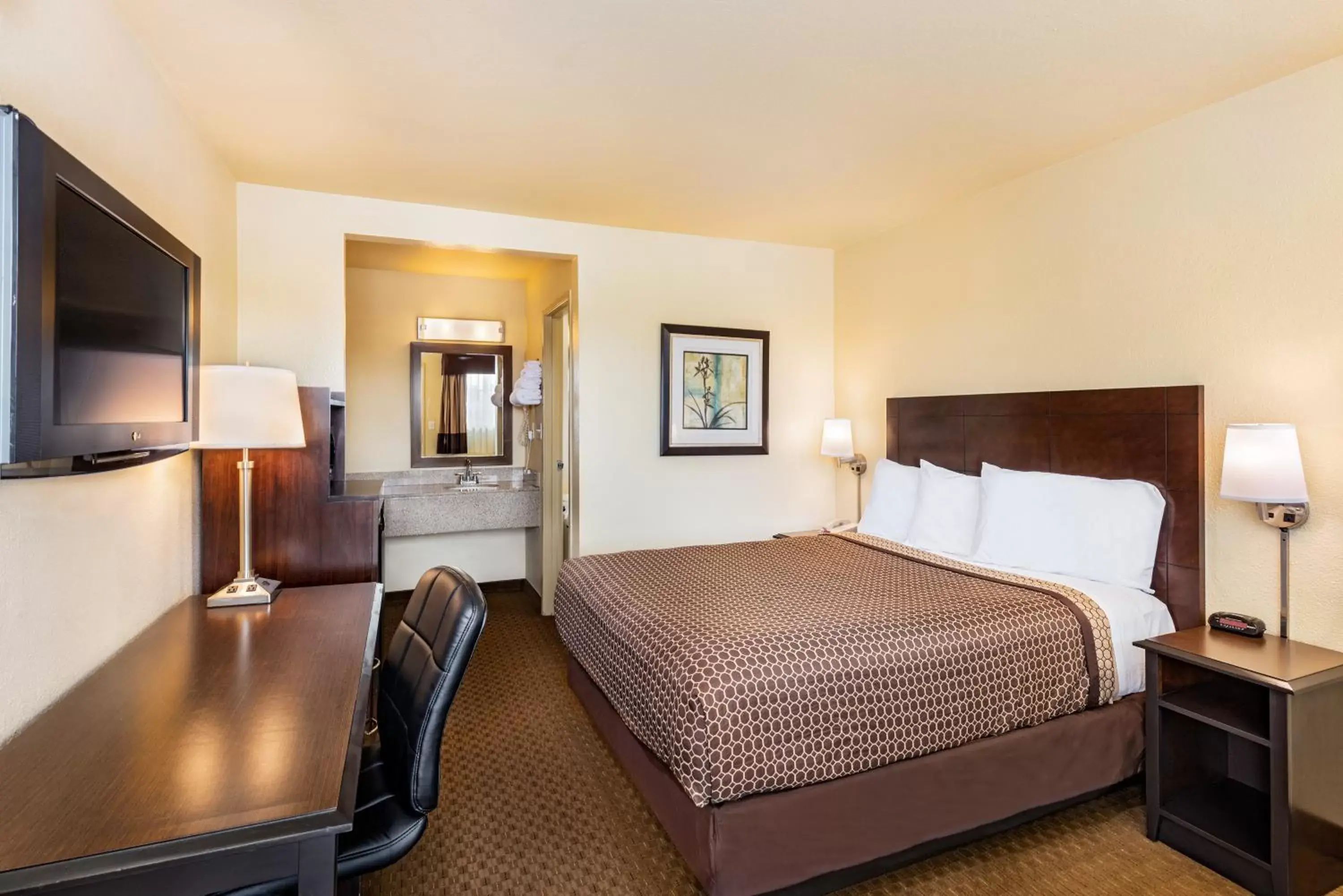 Bed in Key Inn and Suites Bed in Key Inn and Suites