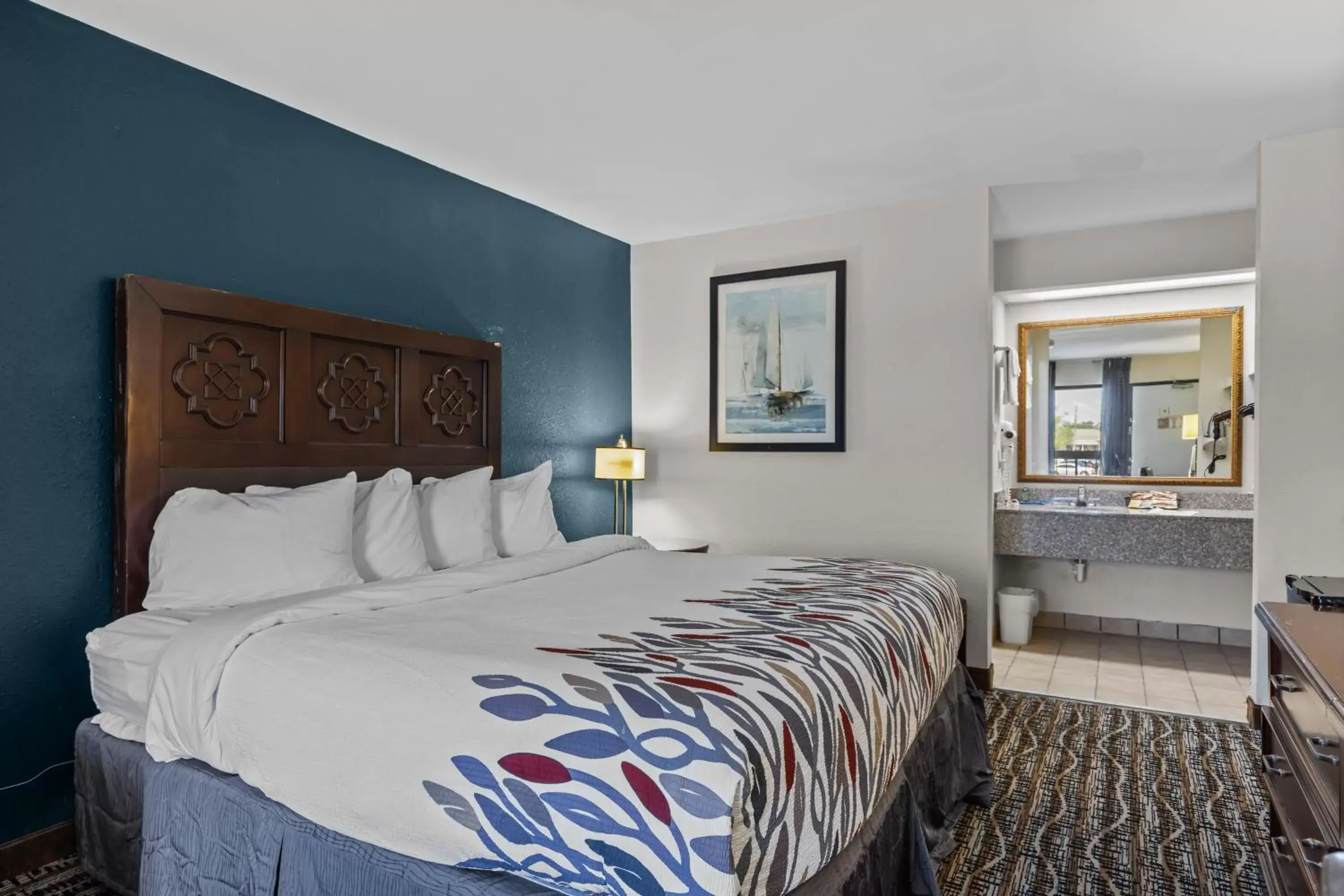 Bedroom, Bed in Garnet Inn & Suites, Morehead City near Atlantic Beach