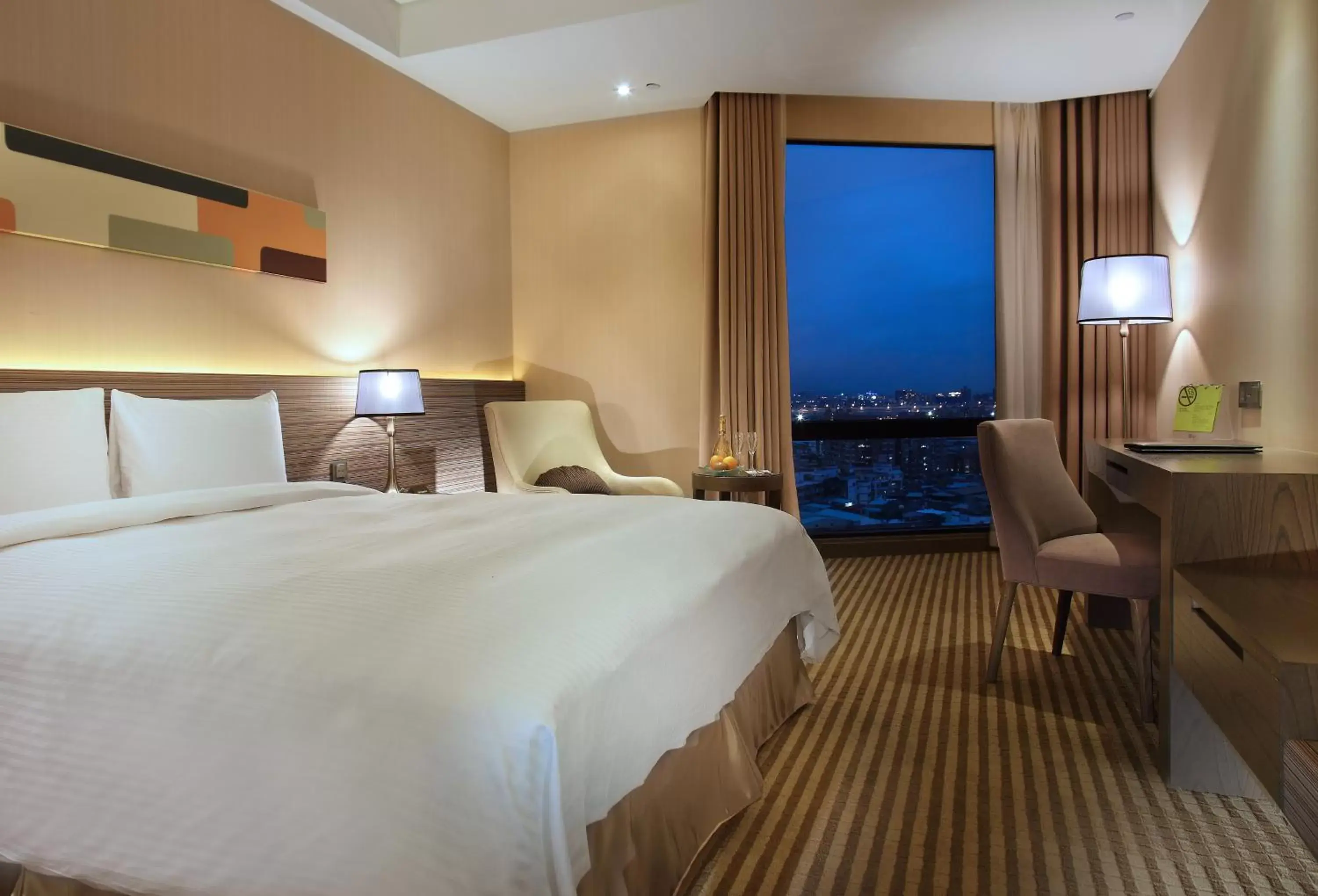 Bedroom in Park City Hotel - Luzhou Taipei
