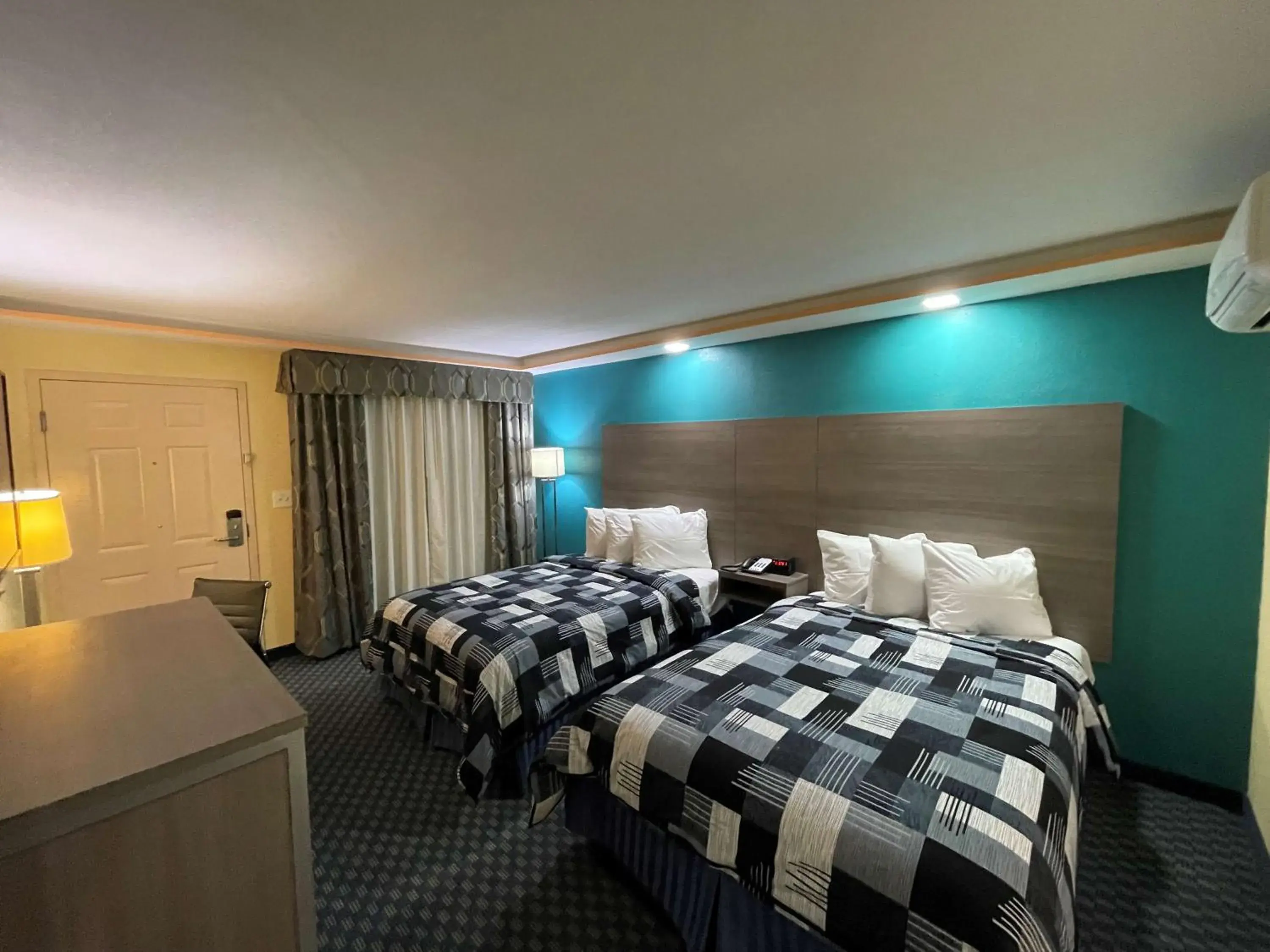 Photo of the whole room, Bed in SureStay Plus Hotel by Best Western Odessa