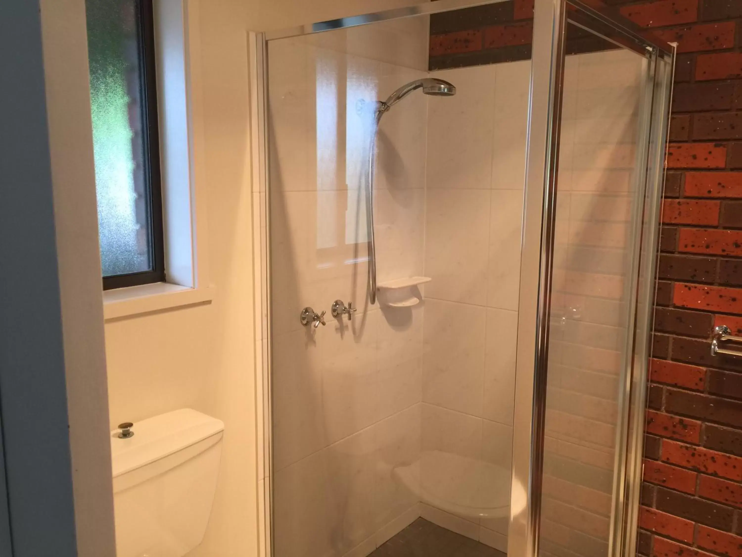 Bathroom in Warragul Views Motor Inn Bathroom in Warragul Views Motor Inn