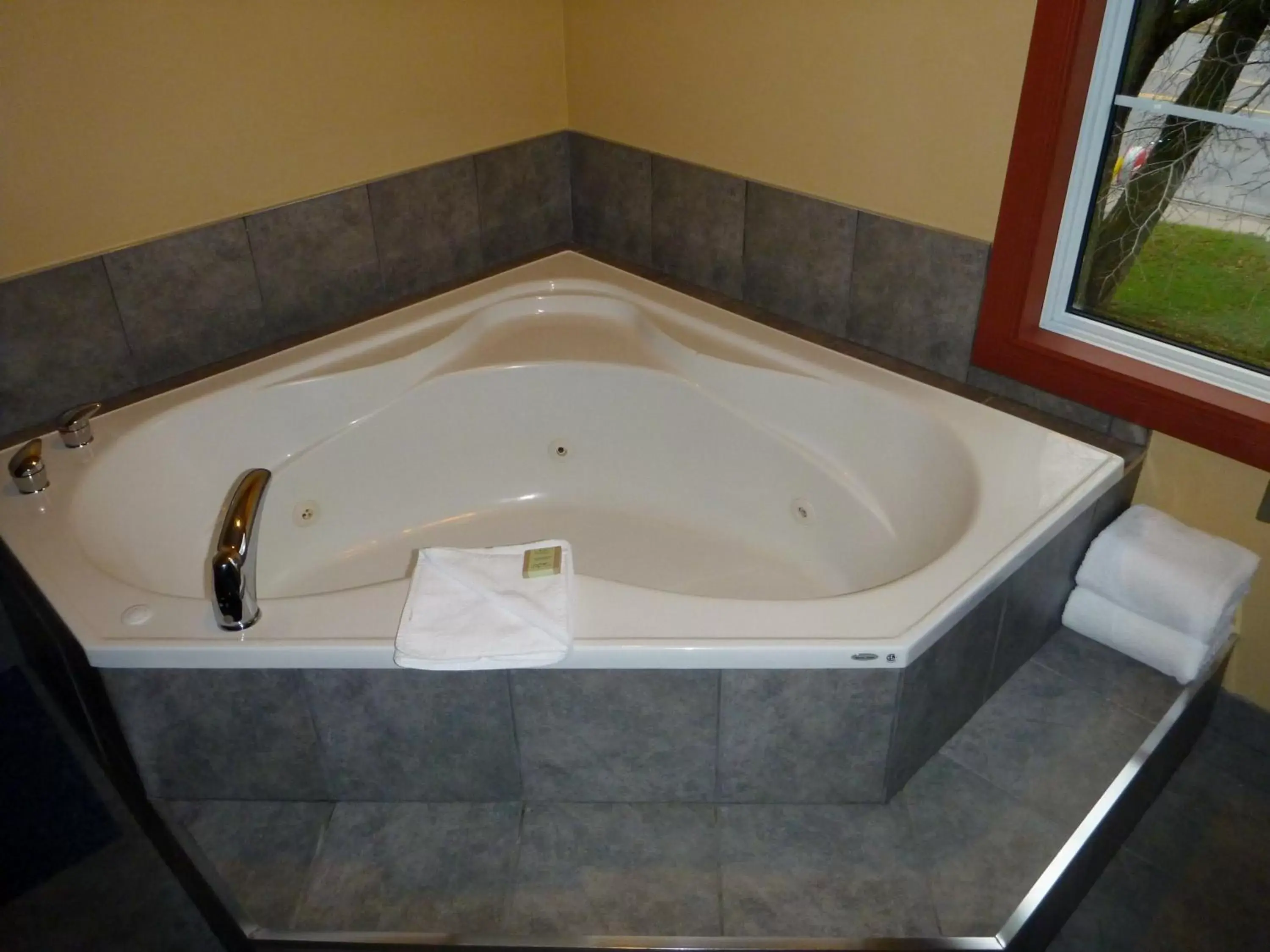 Bathroom in Super 8 by Wyndham Sault Ste Marie On