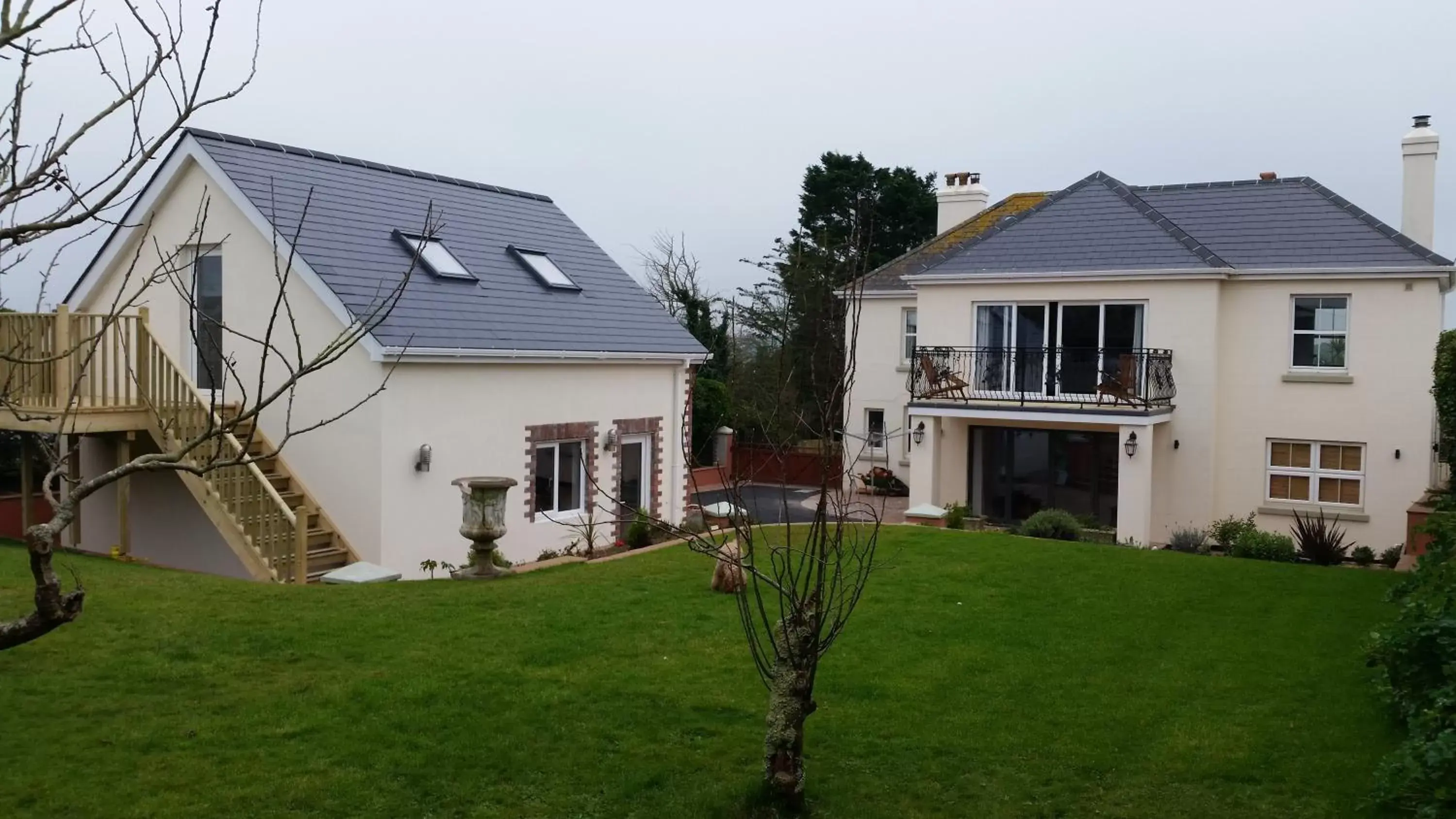 Apartment with Balcony in Little Orchard House Apartment with Balcony in Little Orchard House