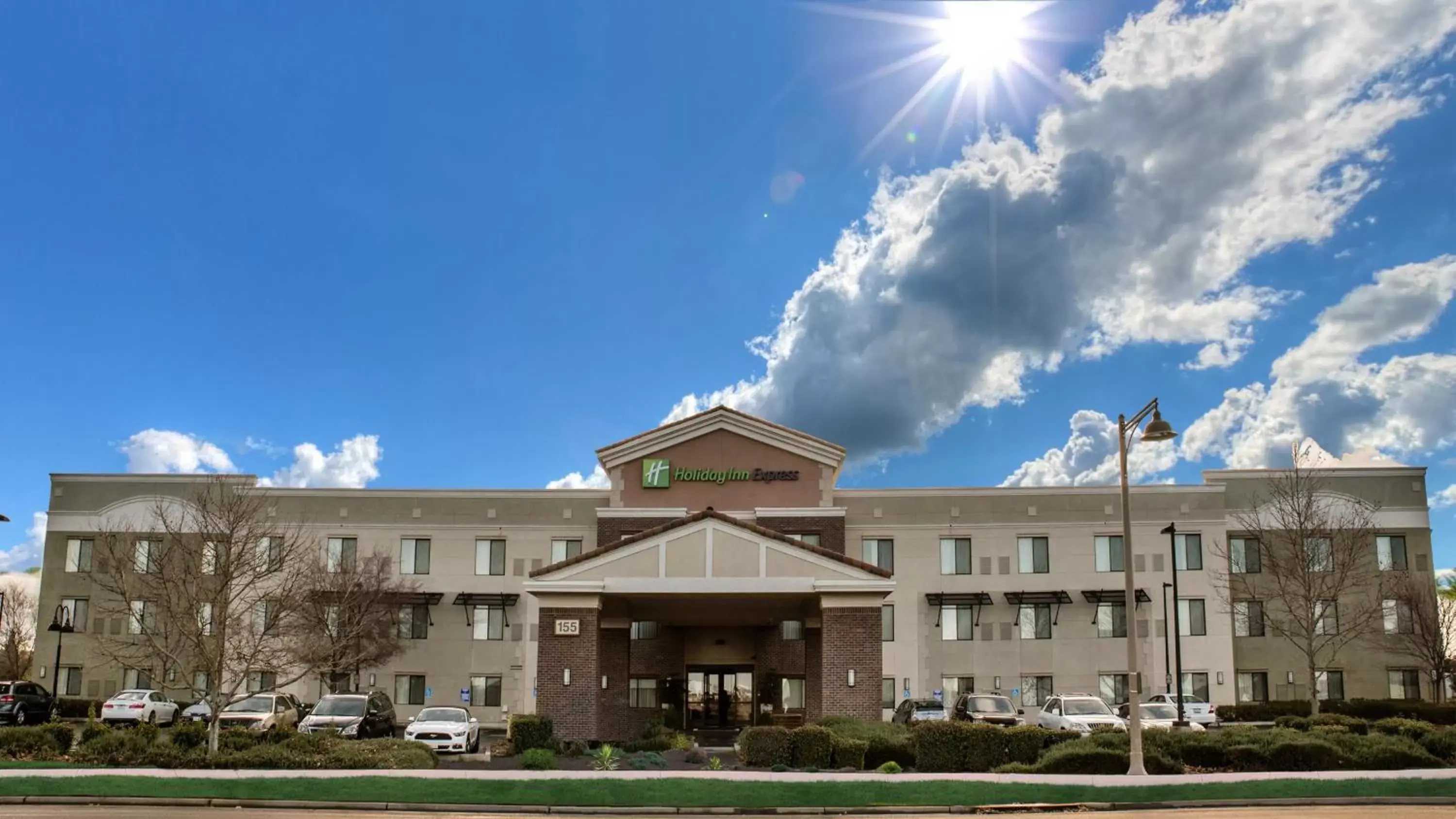Property Building in Holiday Inn Express Hotel & Suites Lincoln-Roseville Area, an IHG Hotel