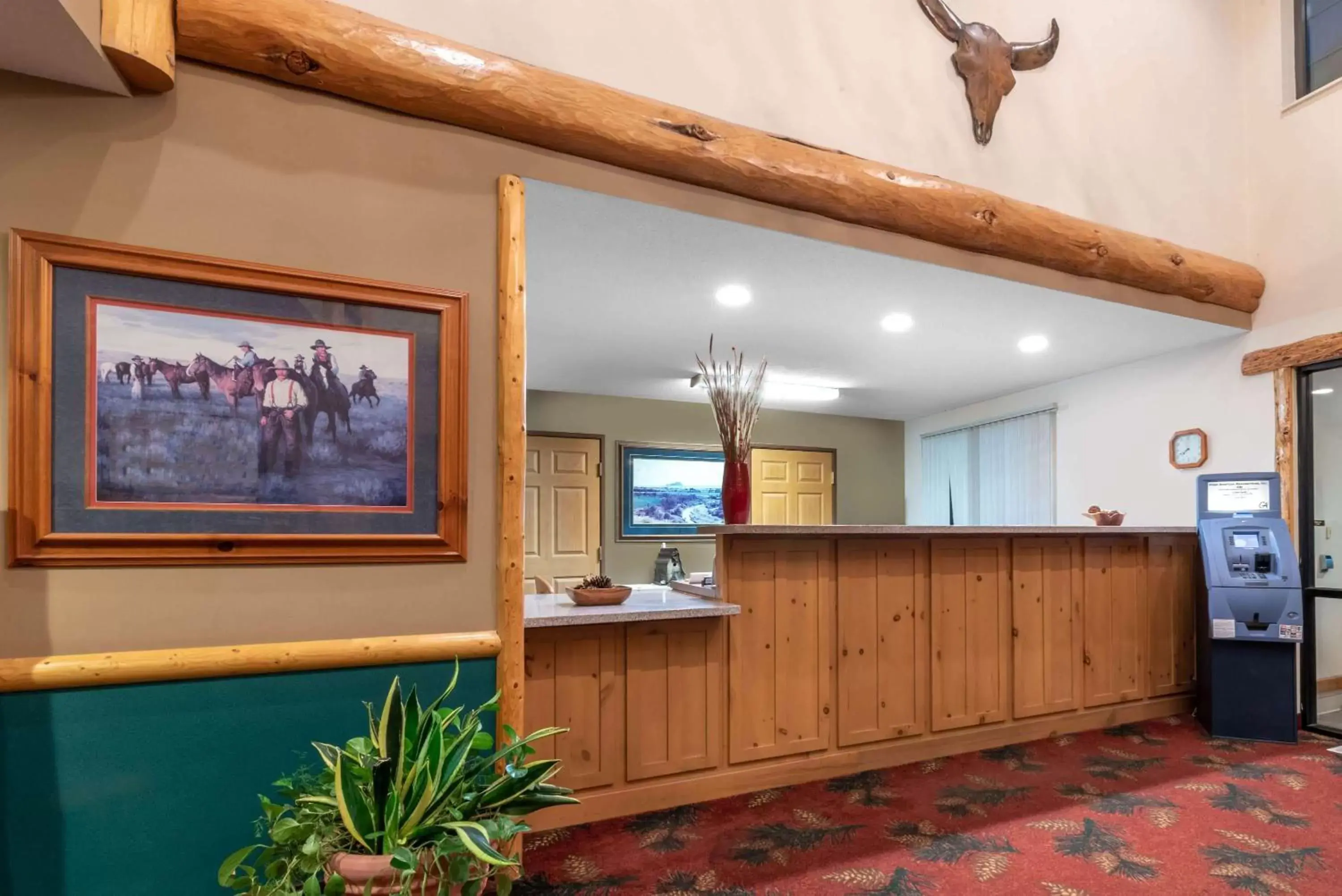 Lobby or reception, TV/Entertainment Center in Summerset Hotel and Suites Rapid City West