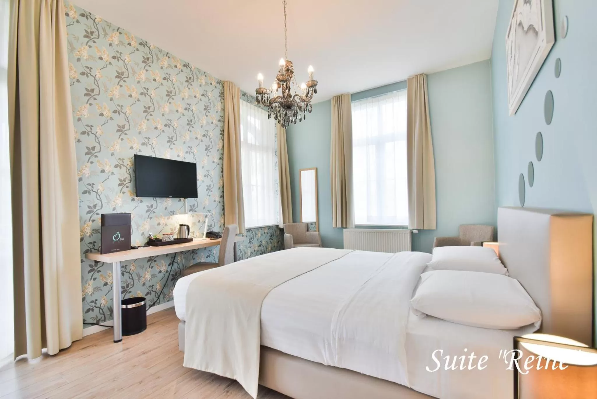 Bedroom, Bed in Hôtel l'Ecrin d'Ô