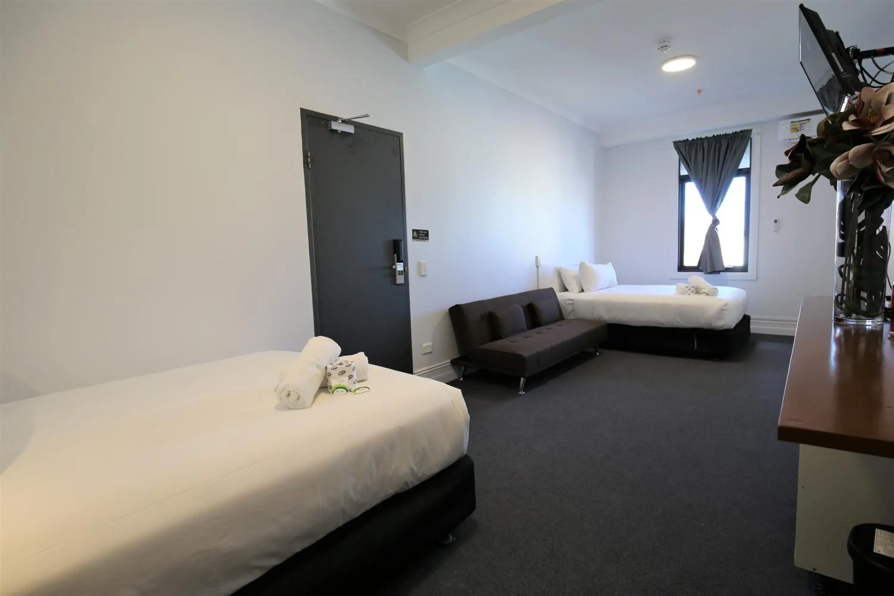 Photo of the whole room, Bed in Newtown Budget Hotel