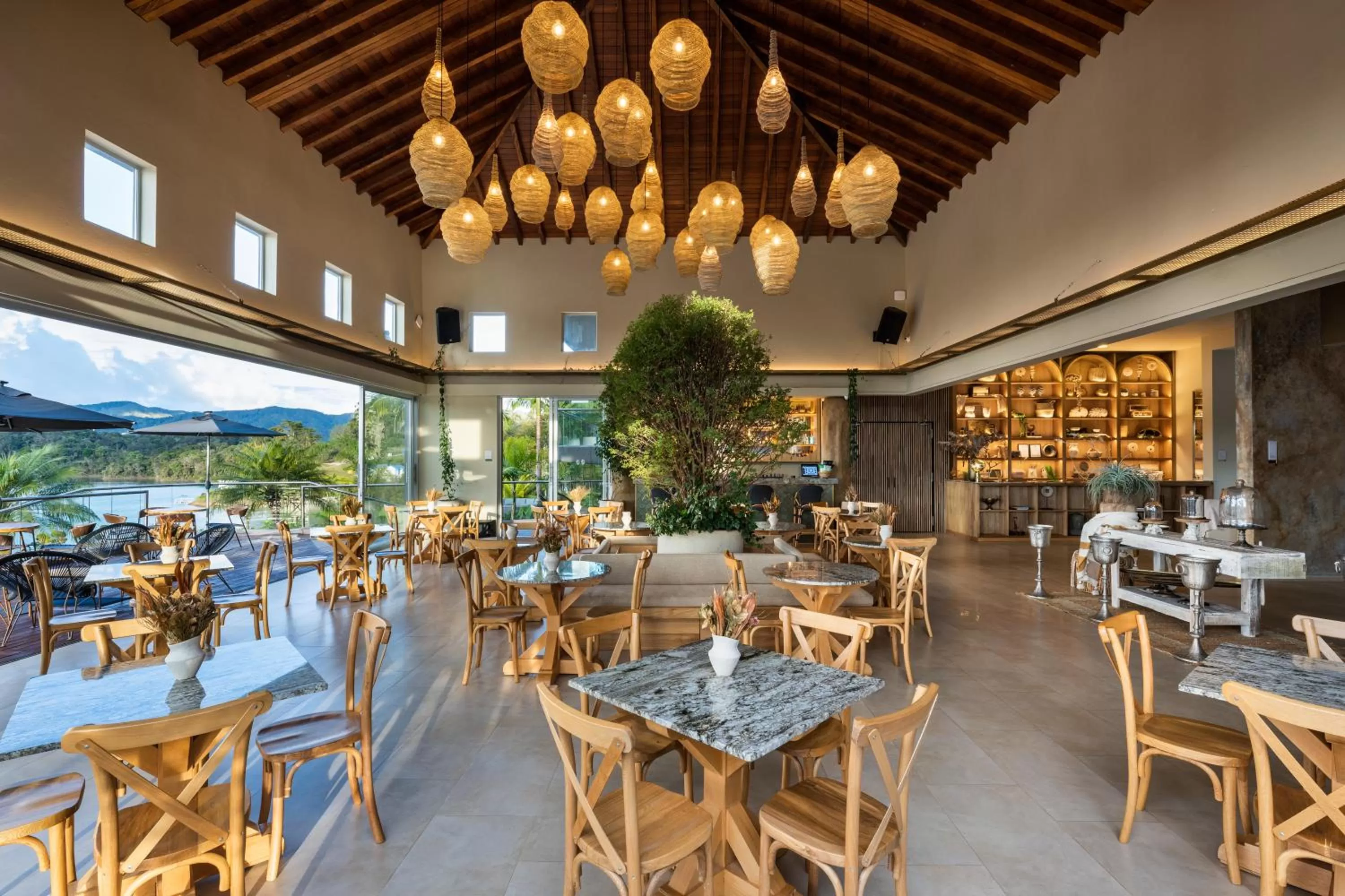 Restaurant/places to eat in Tau House