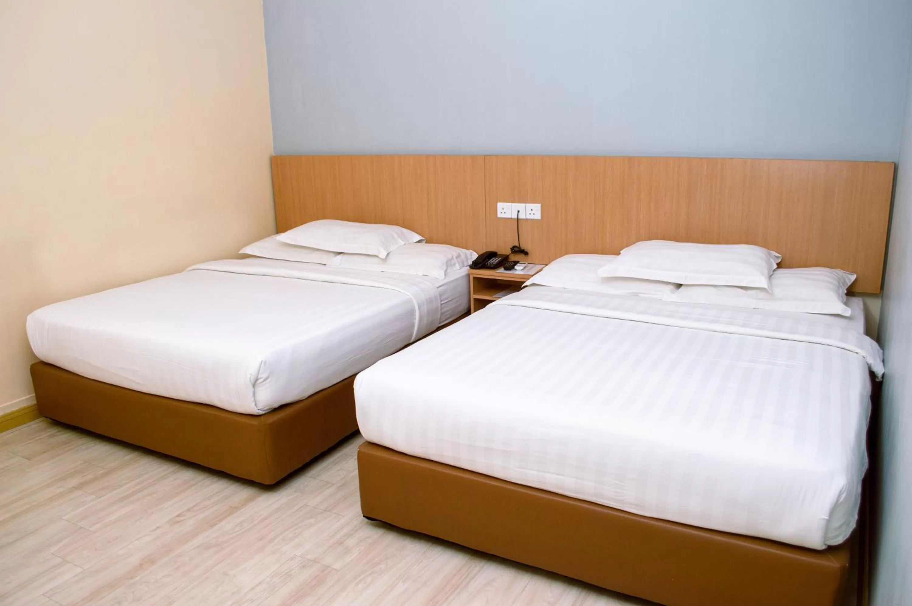 Quadruple Room in Capital O 89344 Labuan Avenue Hotel