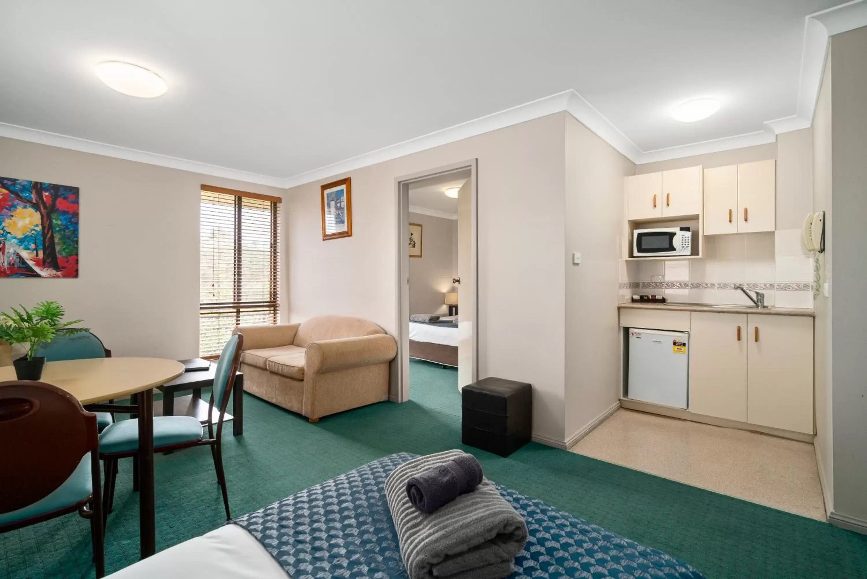 Bedroom, Seating Area in Garden City Motor Inn