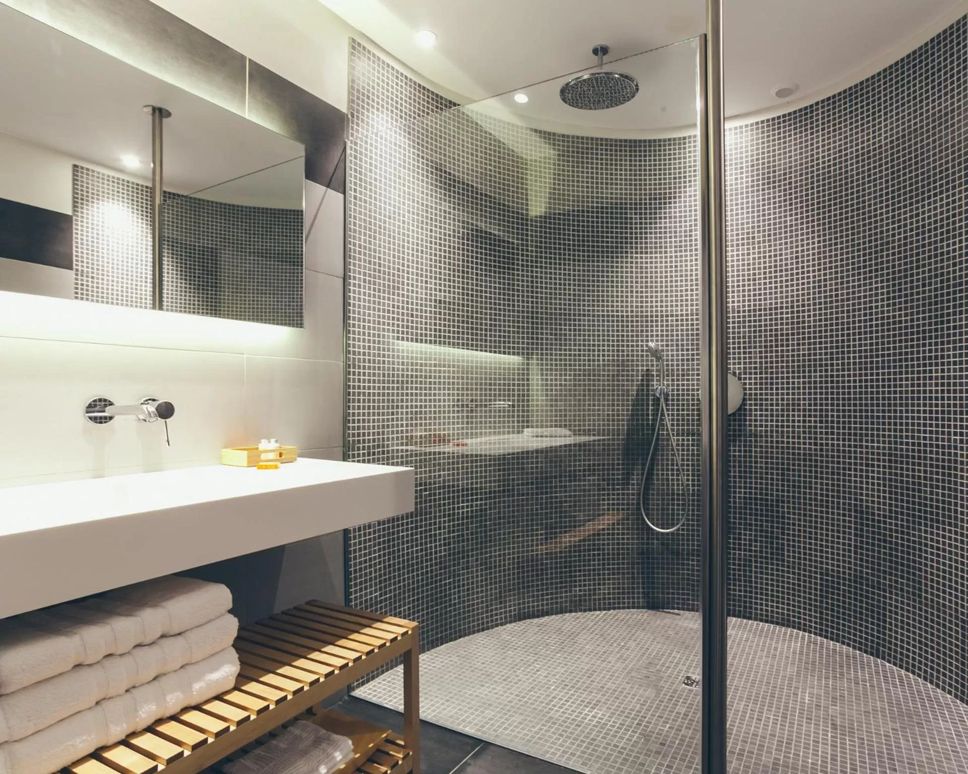 Bathroom in Appartement T4 cours de l'intendance