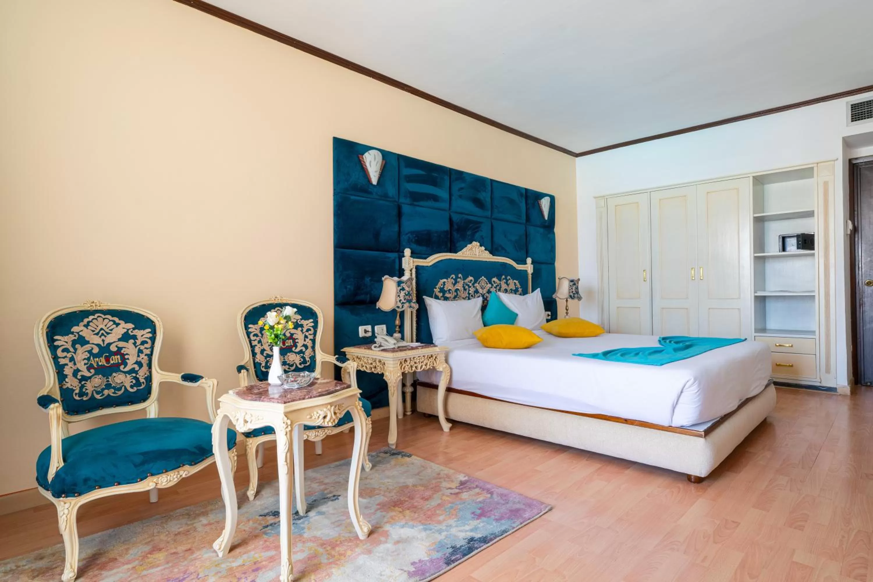 Seating area, Bed in Aracan Portsaid