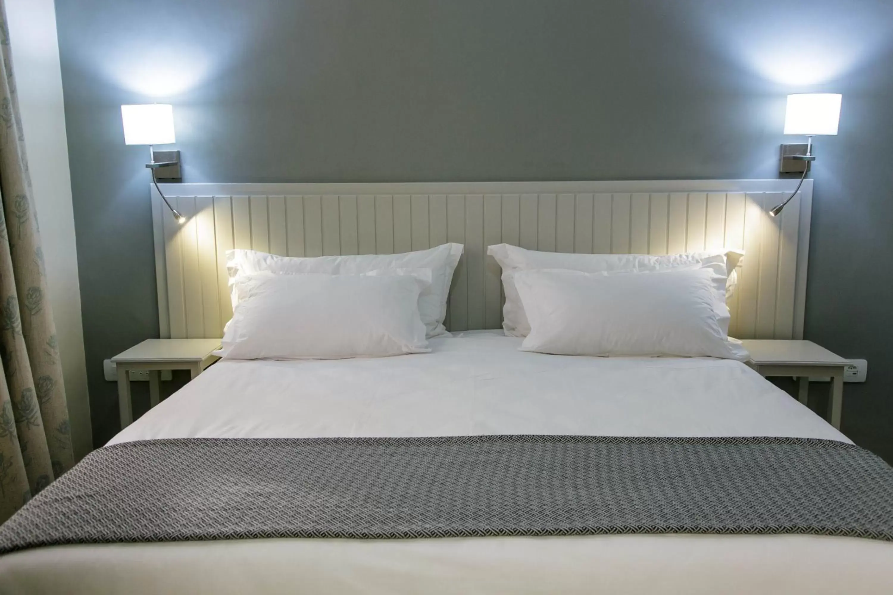 Bed in Queens Hotel by BON Hotels