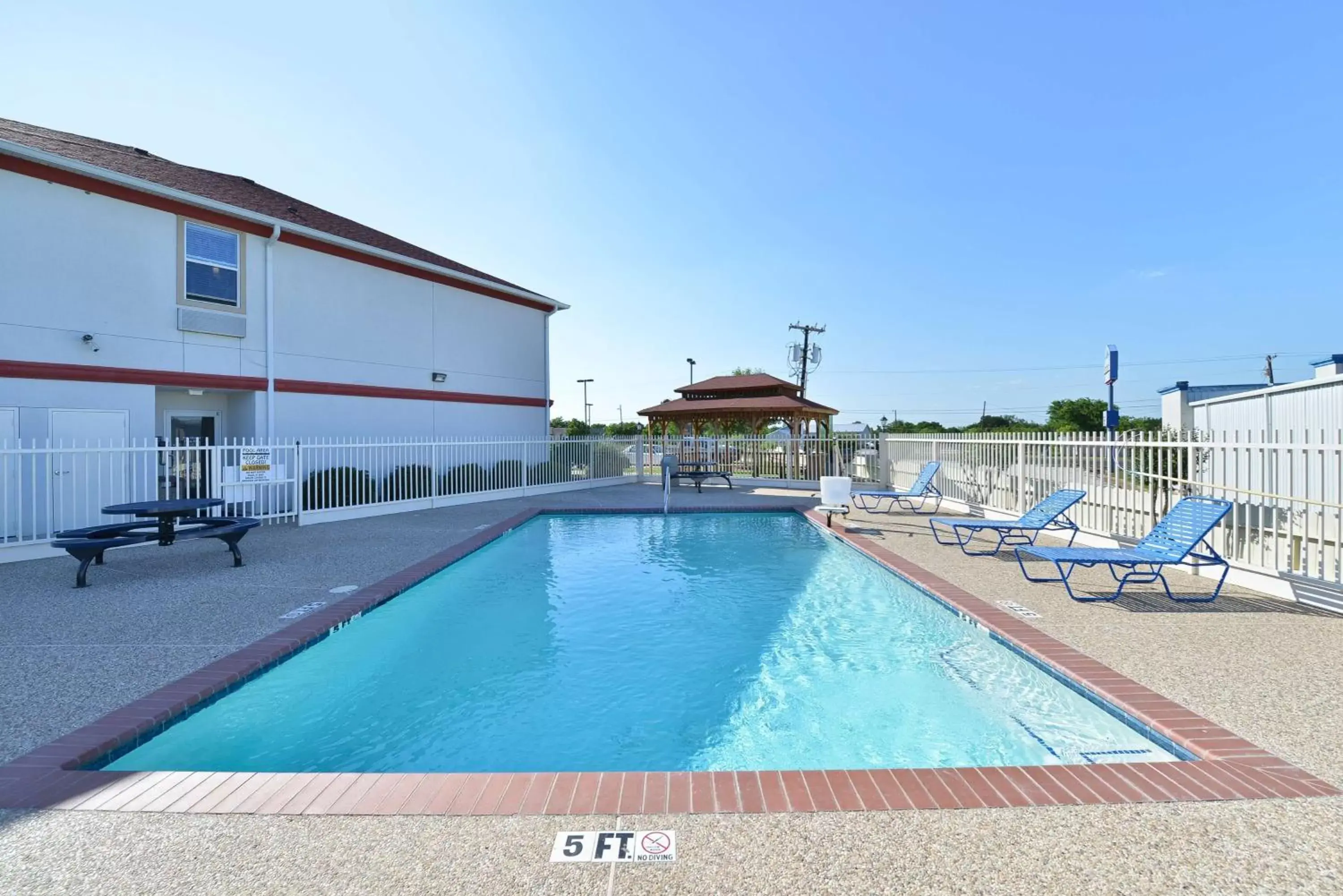 On site, Swimming Pool in Best Western Limestone Inn and Suites