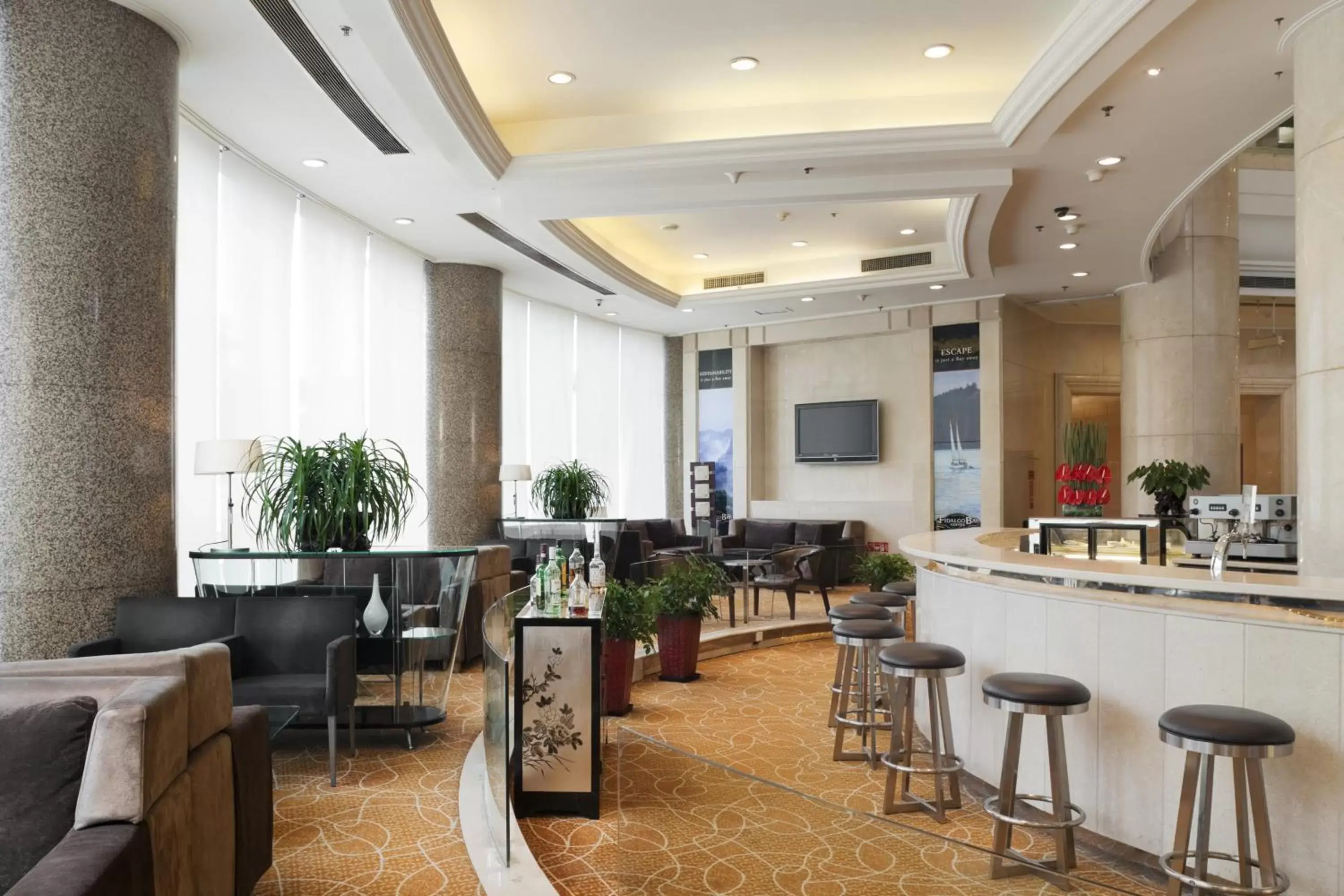 Lounge or bar, Lounge/Bar in Holiday Inn Beijing Chang An West, an IHG Hotel