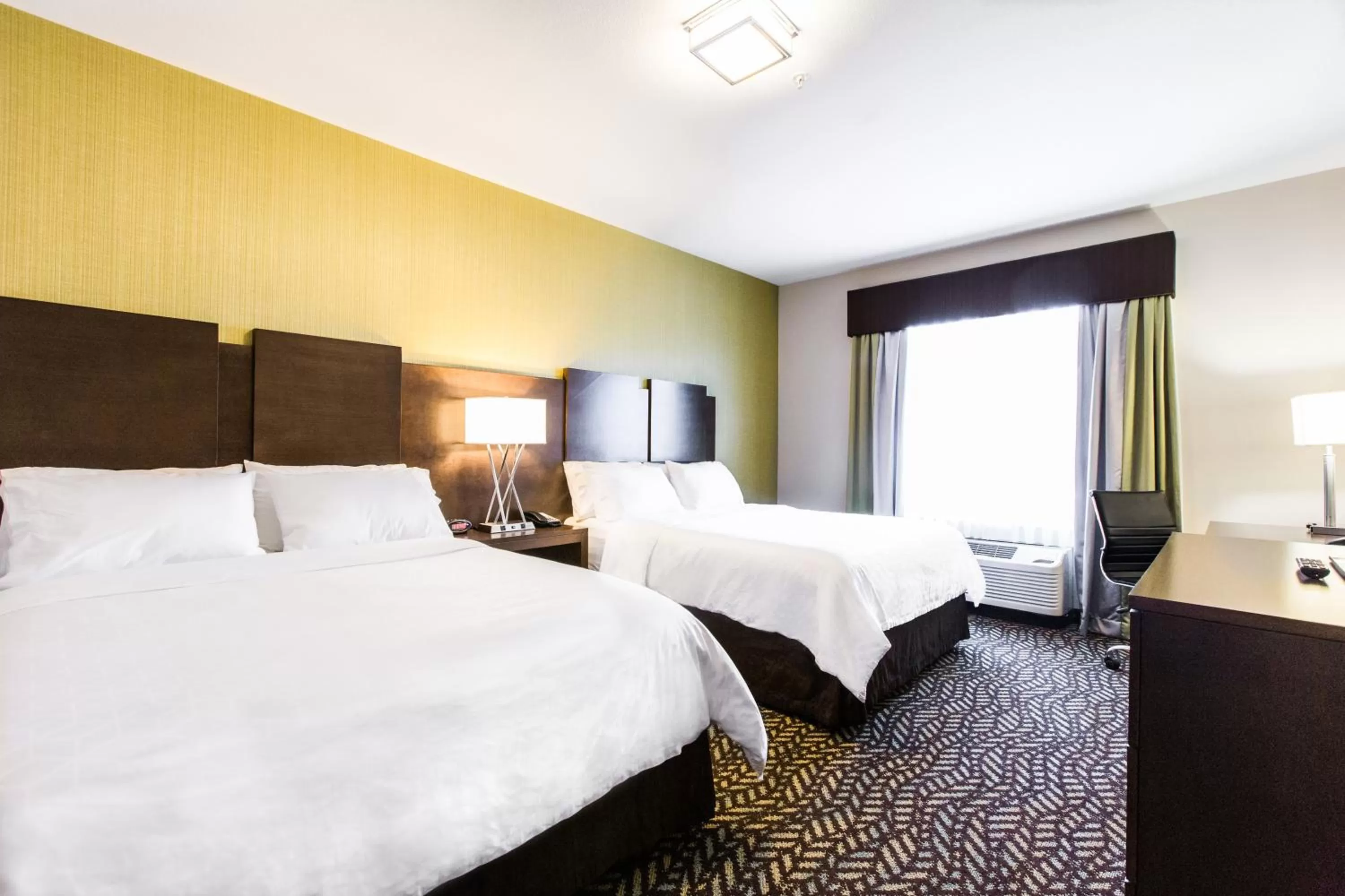 Photo of the whole room, Bed in Holiday Inn Express & Suites Spruce Grove - Stony Plain by IHG