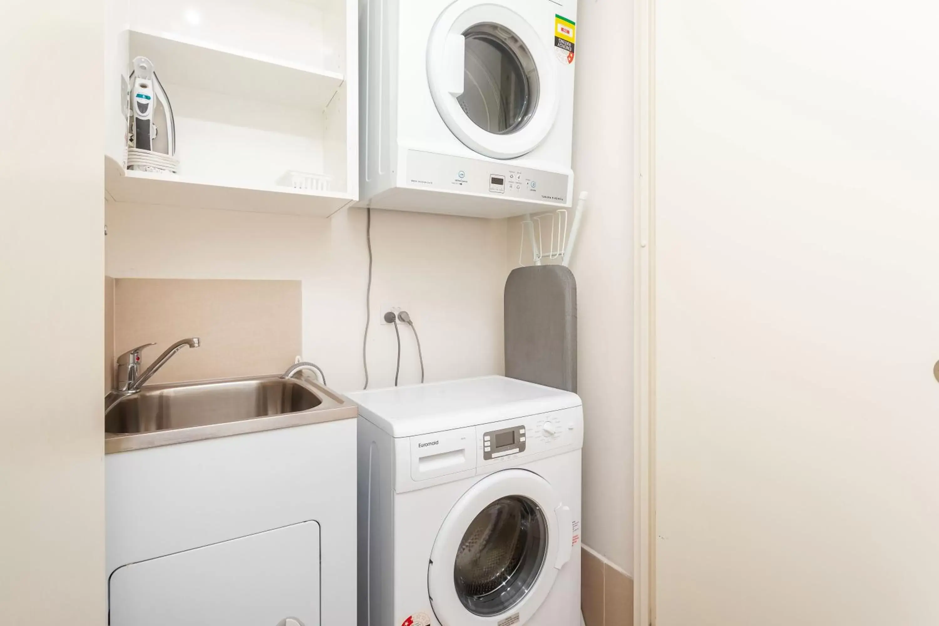 laundry, Kitchen/Kitchenette in Nautica Residences Fremantle