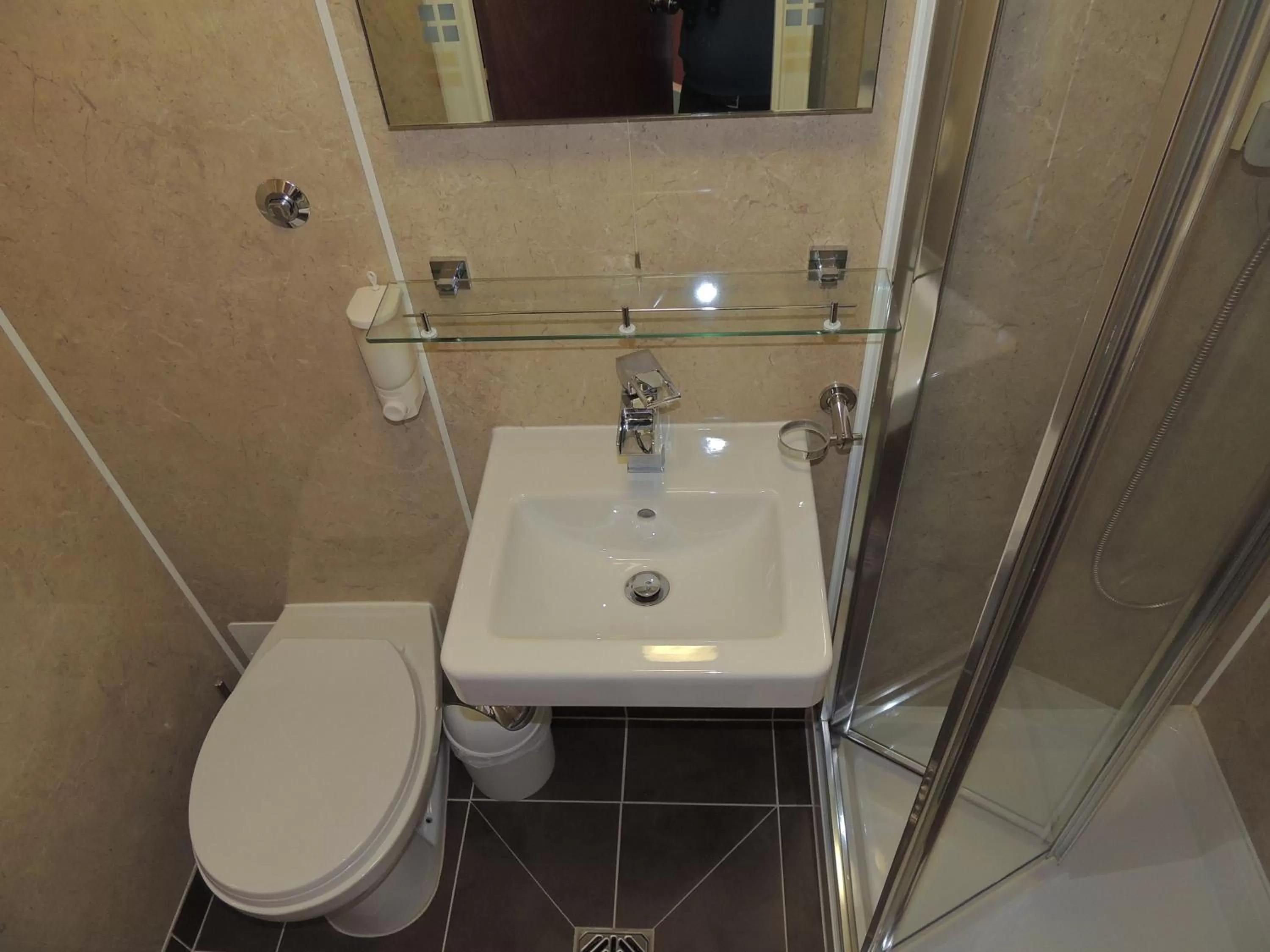 Shower in Dolphin Hotel