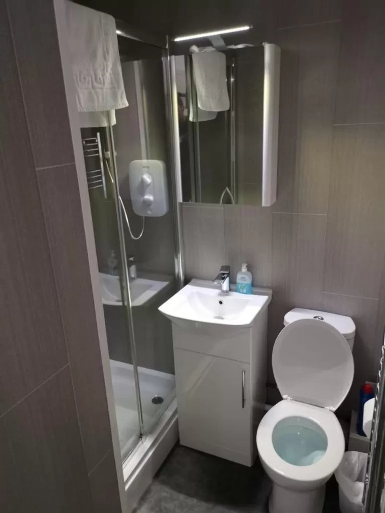 Bathroom in Mairs Bed and Breakfast.