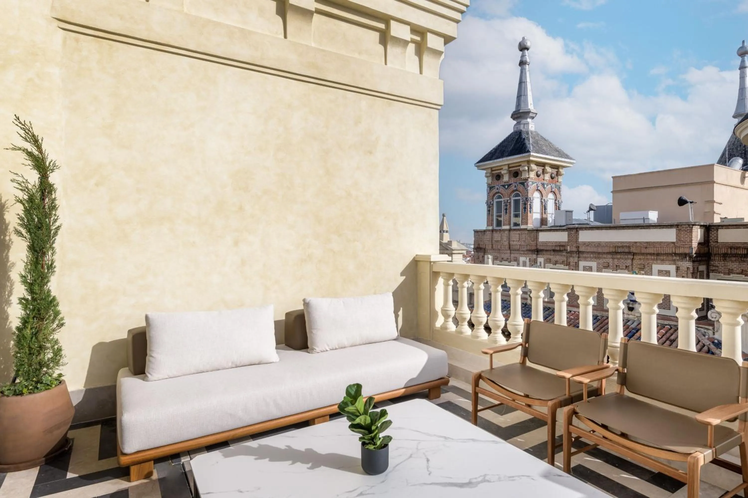 Photo of the whole room in JW Marriott Hotel Madrid